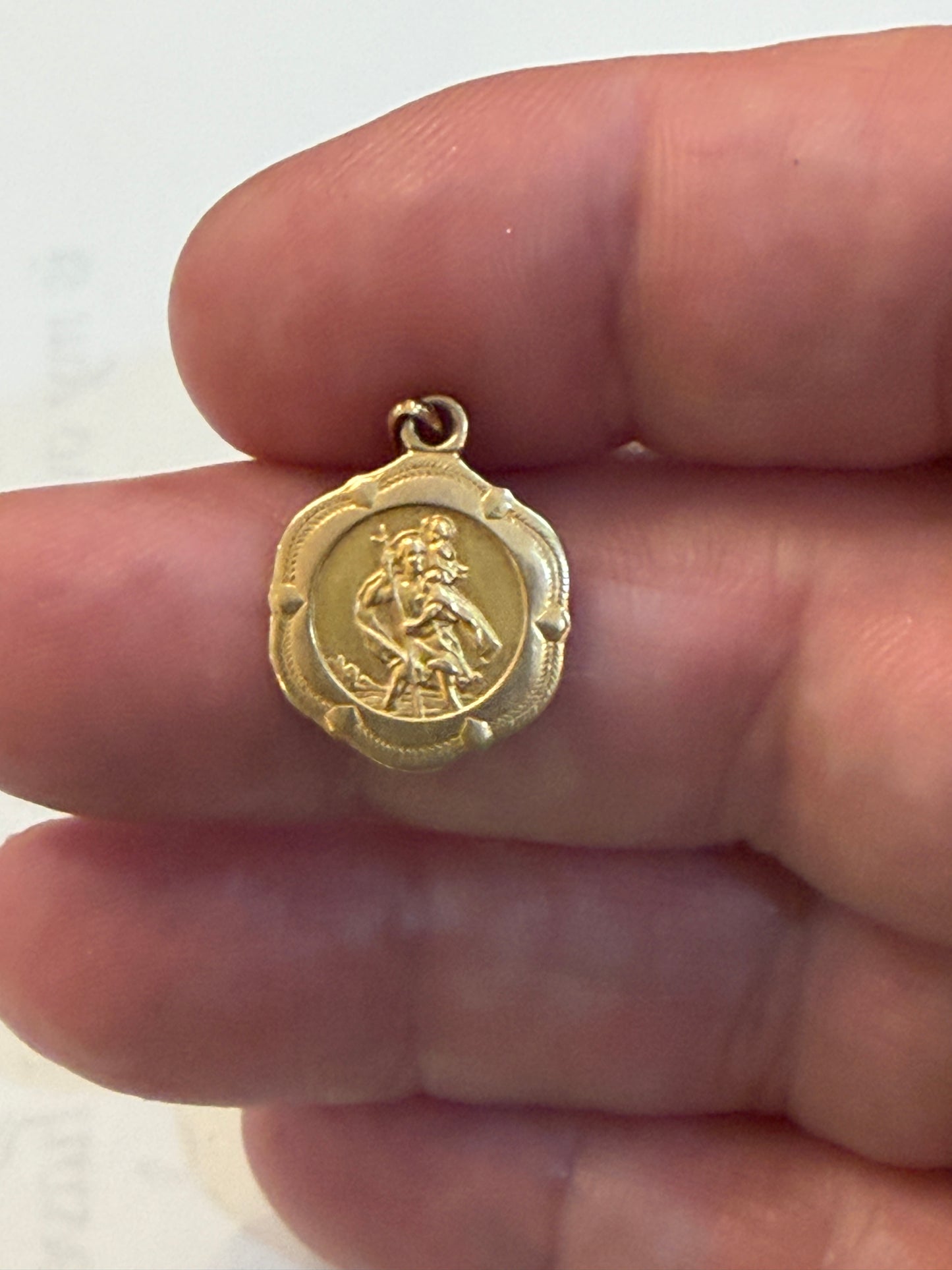 9CT VINTAGE ST CHRISTOPHER CHARM PENDANT. SMALL 0.9G
