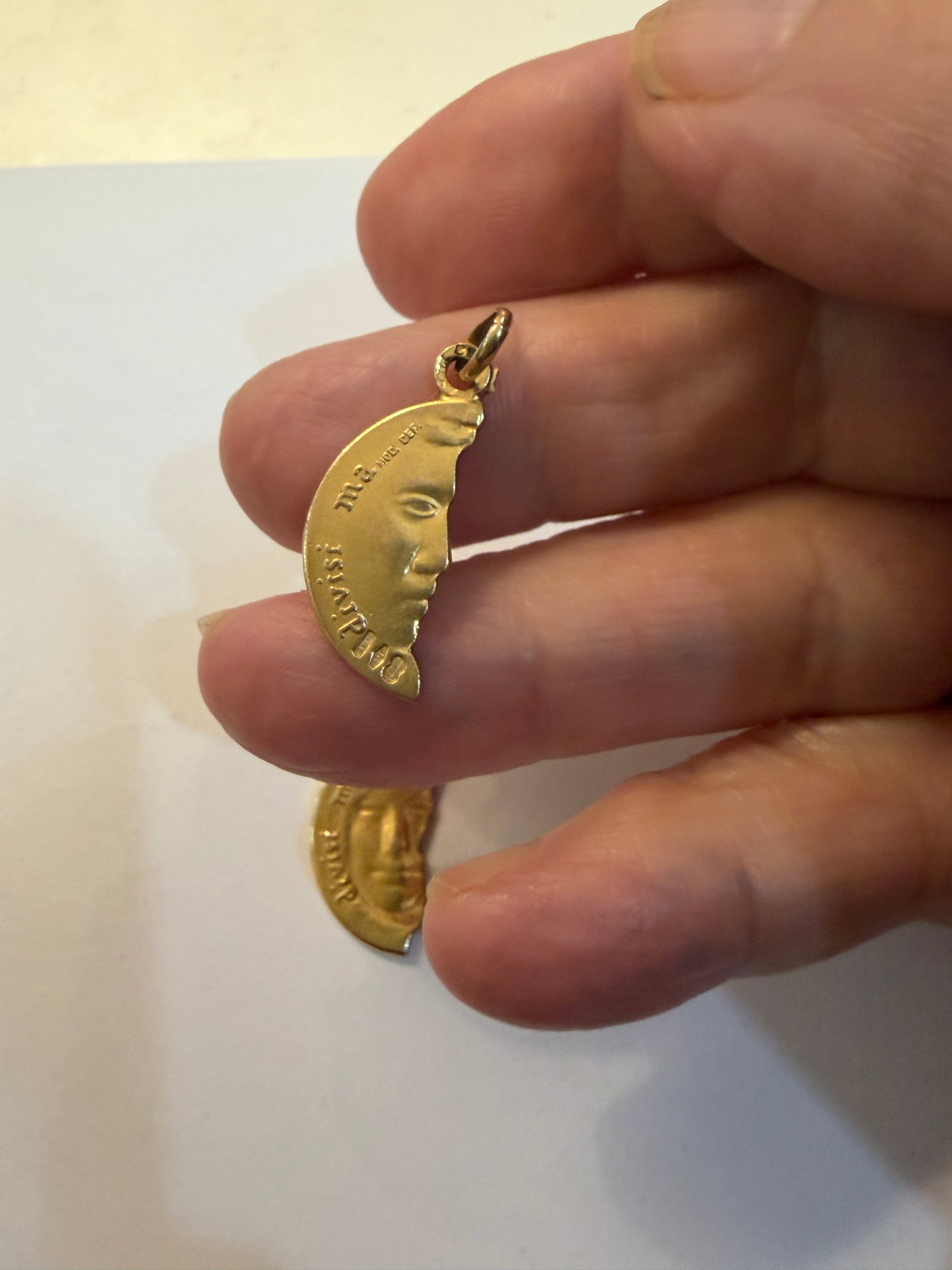 9ct vintage coin dividi ma sempre uniti, divided but always united.