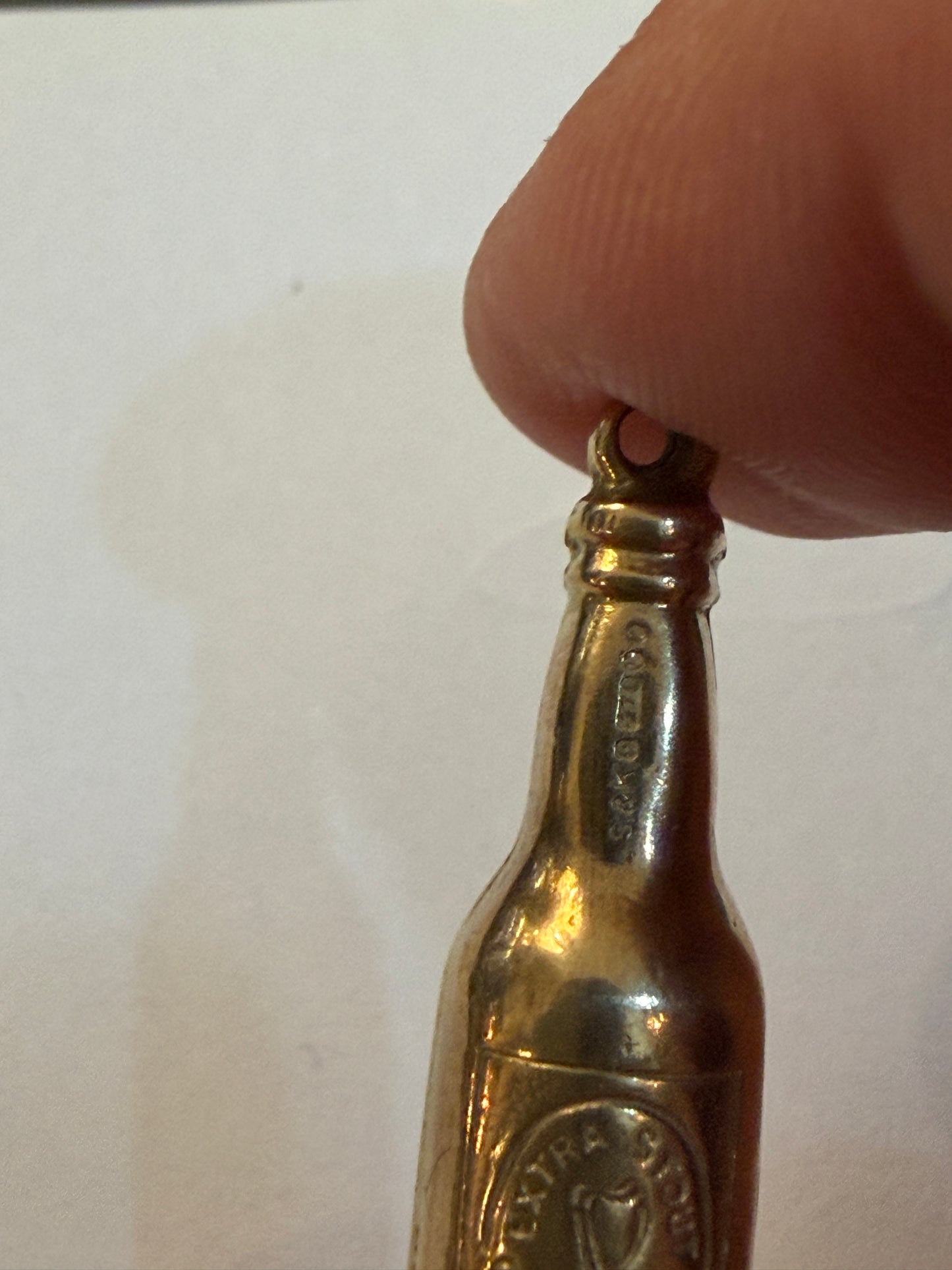 9ct vintage bottle of guinness charm, circa 1972 hollow 1.33g
