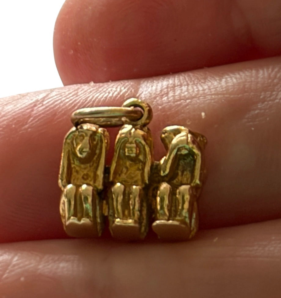 9ct vintage three monkey charm, 3.97g birmingham 1971