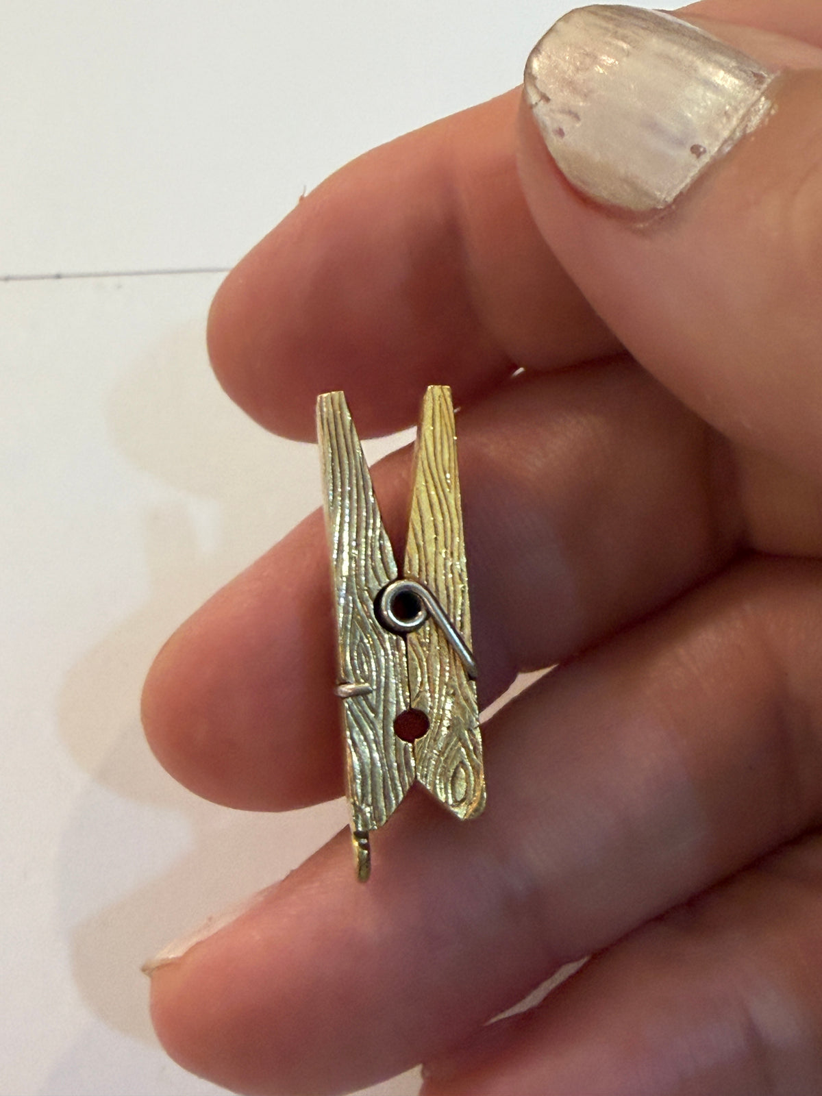 9ct pre owned gold peg charm articulated circa 1986 maker FM 6.25g