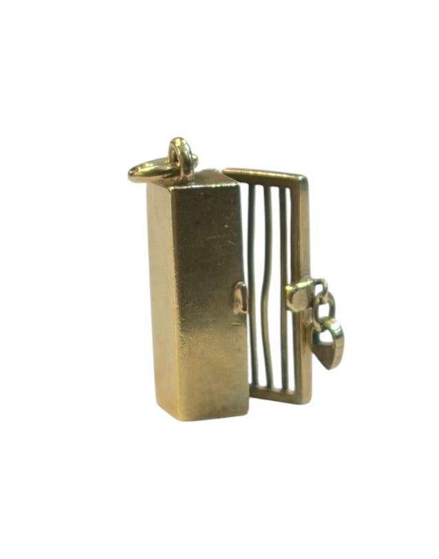 14ct vintage jail cell with convict inside 1.5g rare charm, fun charm