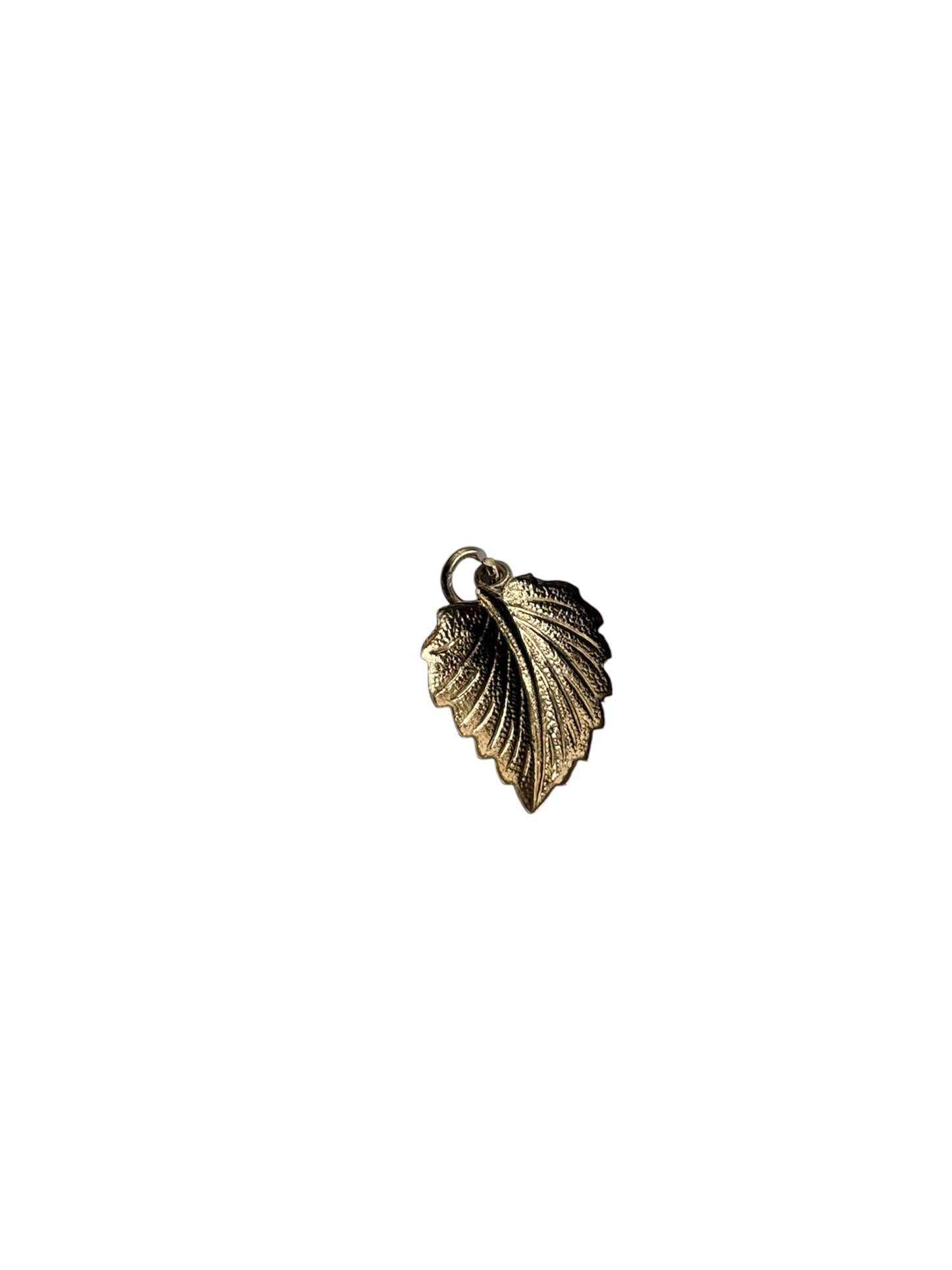 9ct vintage leaf charm / pendant circa 1989. 0.49g