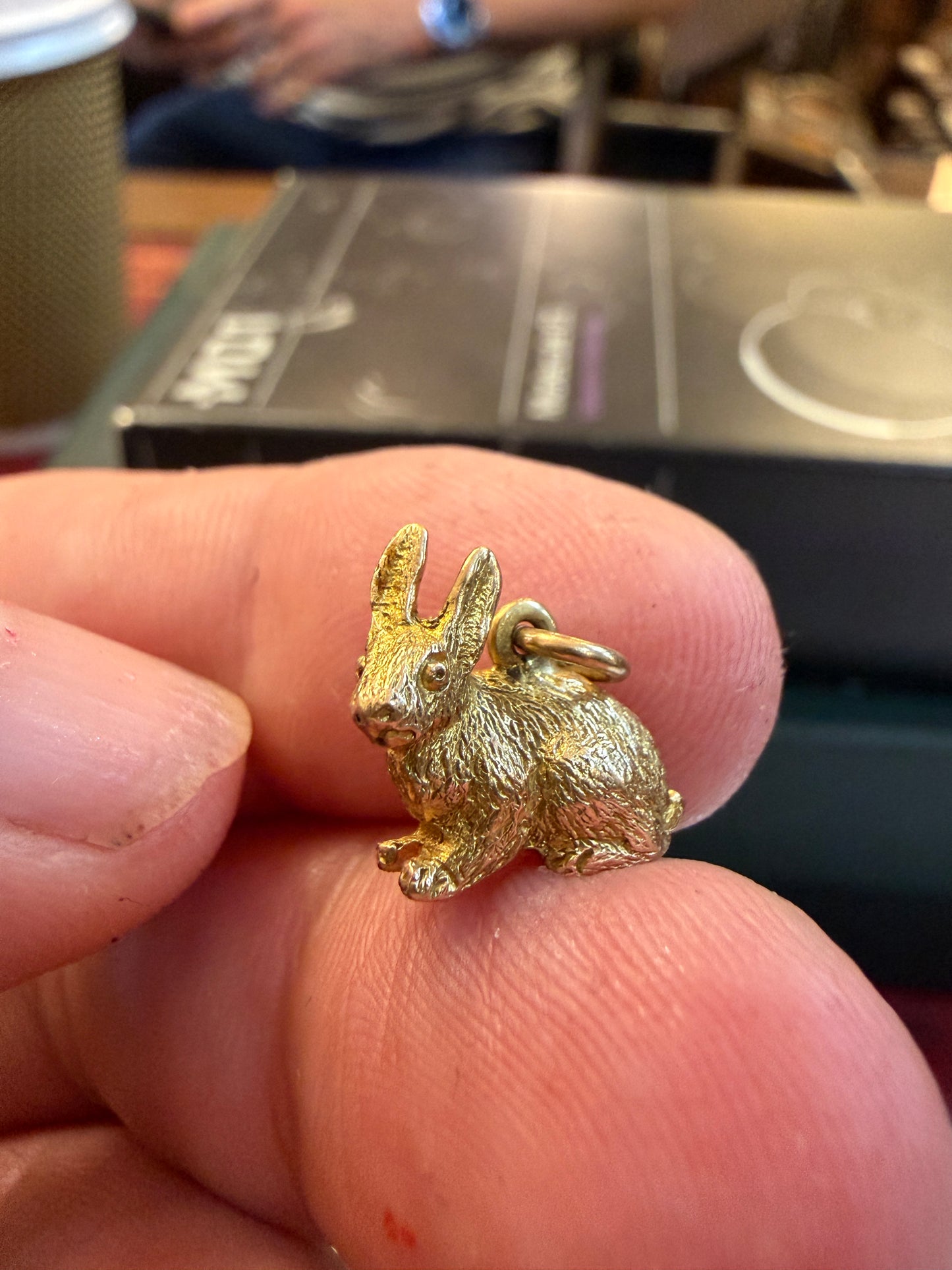 9ct vintage rabbit charm solid gold 2.8g