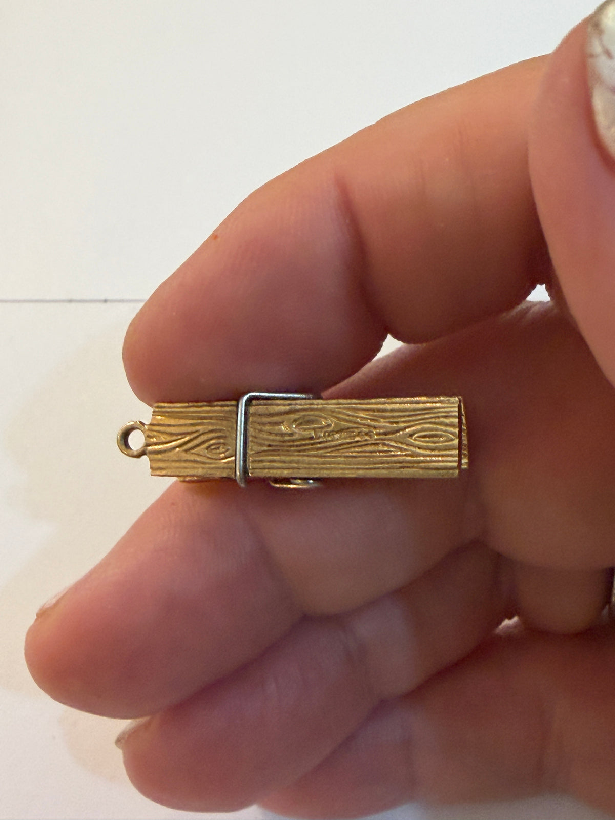9ct pre owned gold peg charm articulated circa 1986 maker FM 6.25g