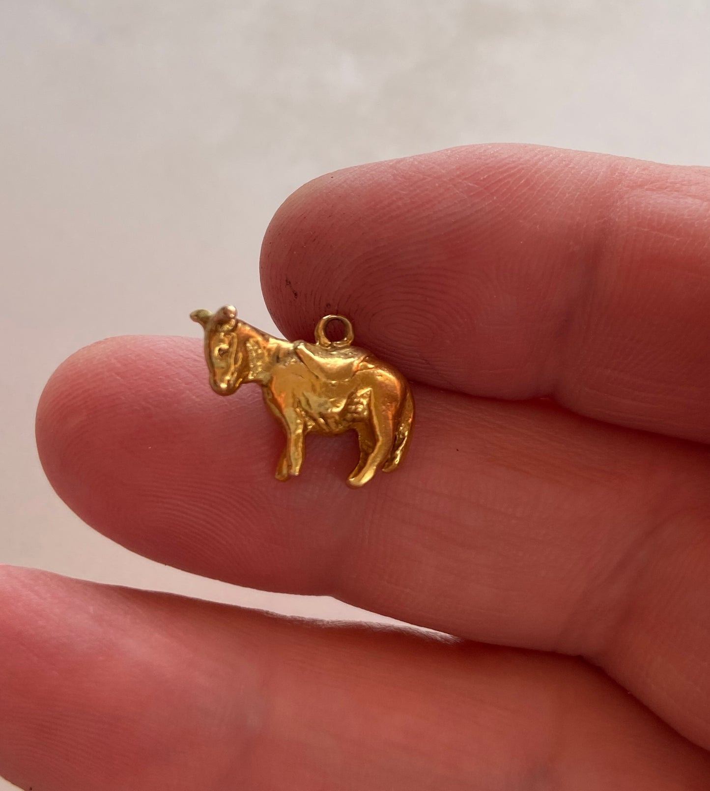 9ct vintage small donkey charm circa 1960s. solid 2.0g