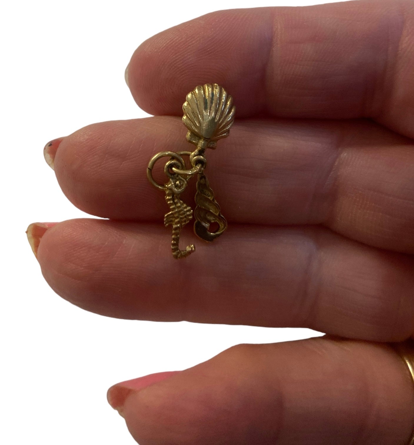 9CT VINTAGE SEALIFE CHARM, SEAHORSE, CONCH AND OYSTER .
