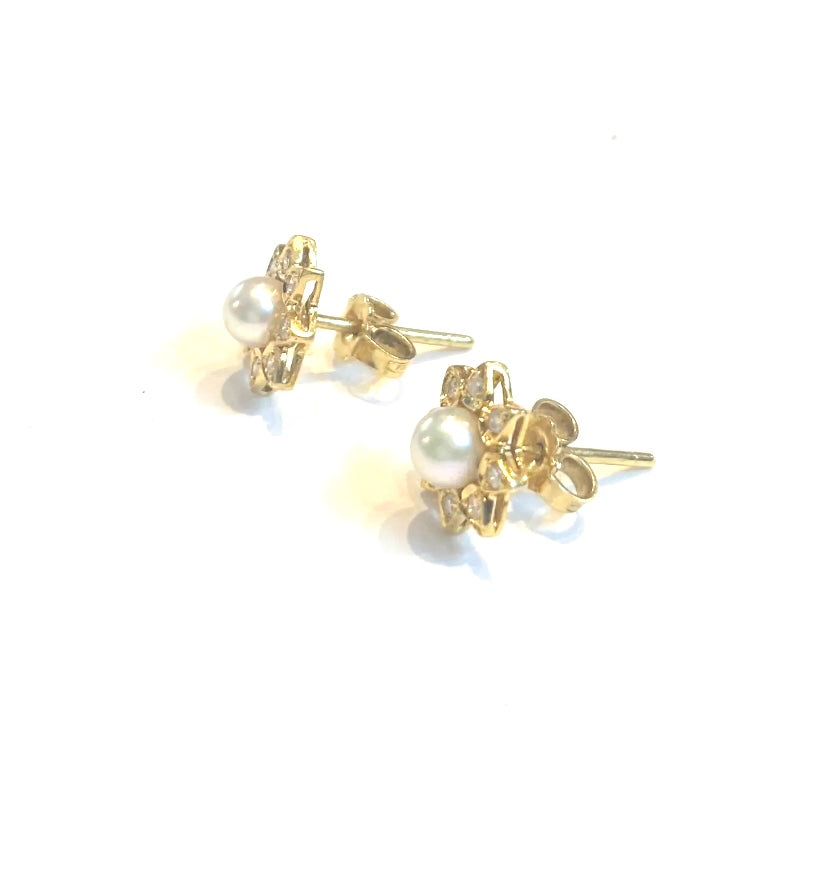 18ct 750 vintage gold pearl and diamond earrings / stud