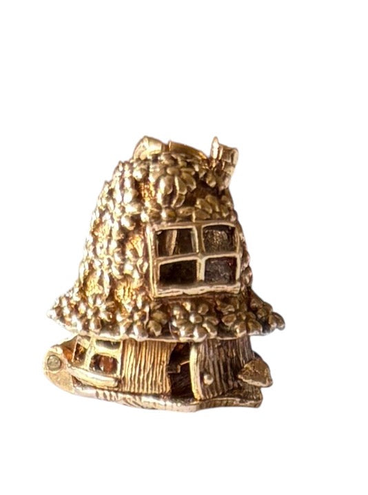 9ct rare vintage rabbit house charm, circa 1970 by NUVO 5.41g
