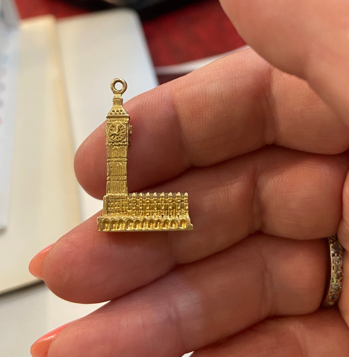 9ct vintage big ben / hoses of parliament charm circa 1963