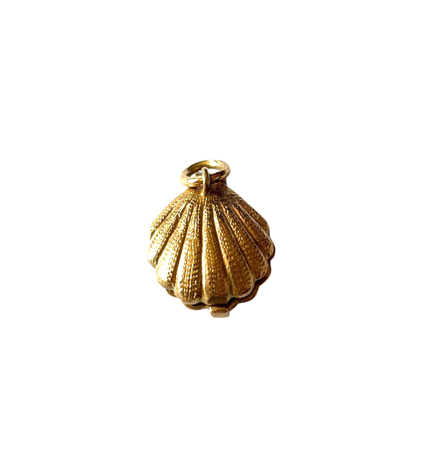 9ct vintage shell charm by HS LTD 2.14g