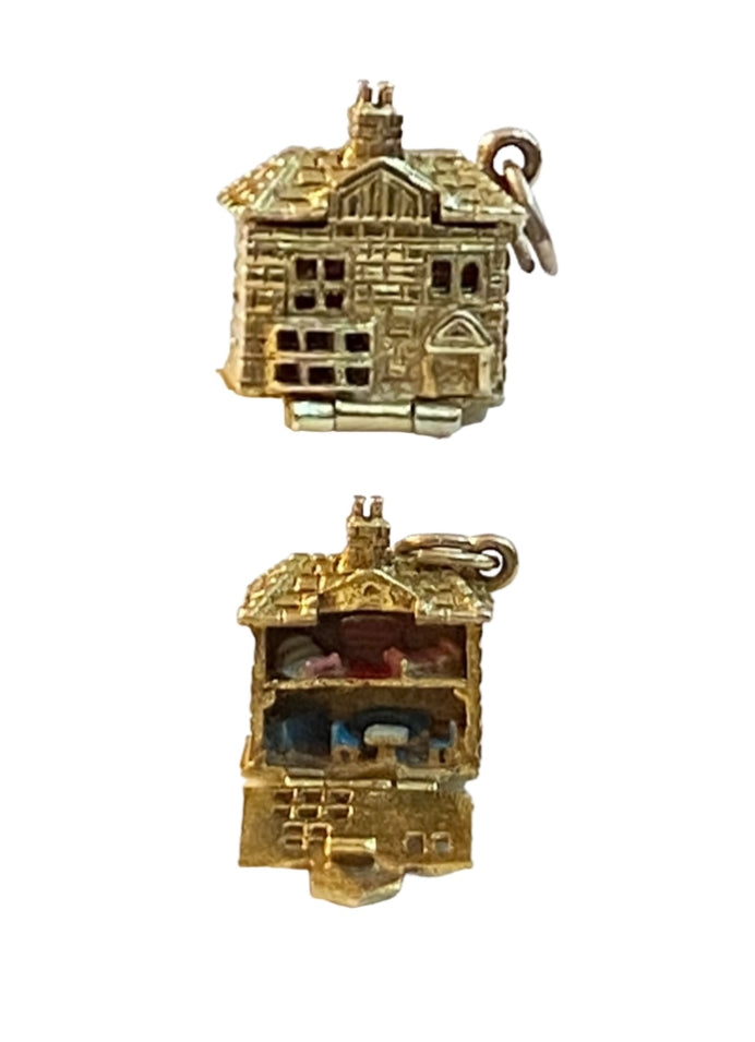 9ct vintage Wendy house/ cottage charm circa 1956 opening