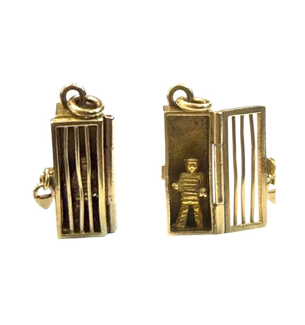 14ct vintage jail cell with convict inside 1.5g rare charm, fun charm