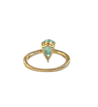 9ct pre owned 1.0ct pear shaped emerald ring size N 1/2
