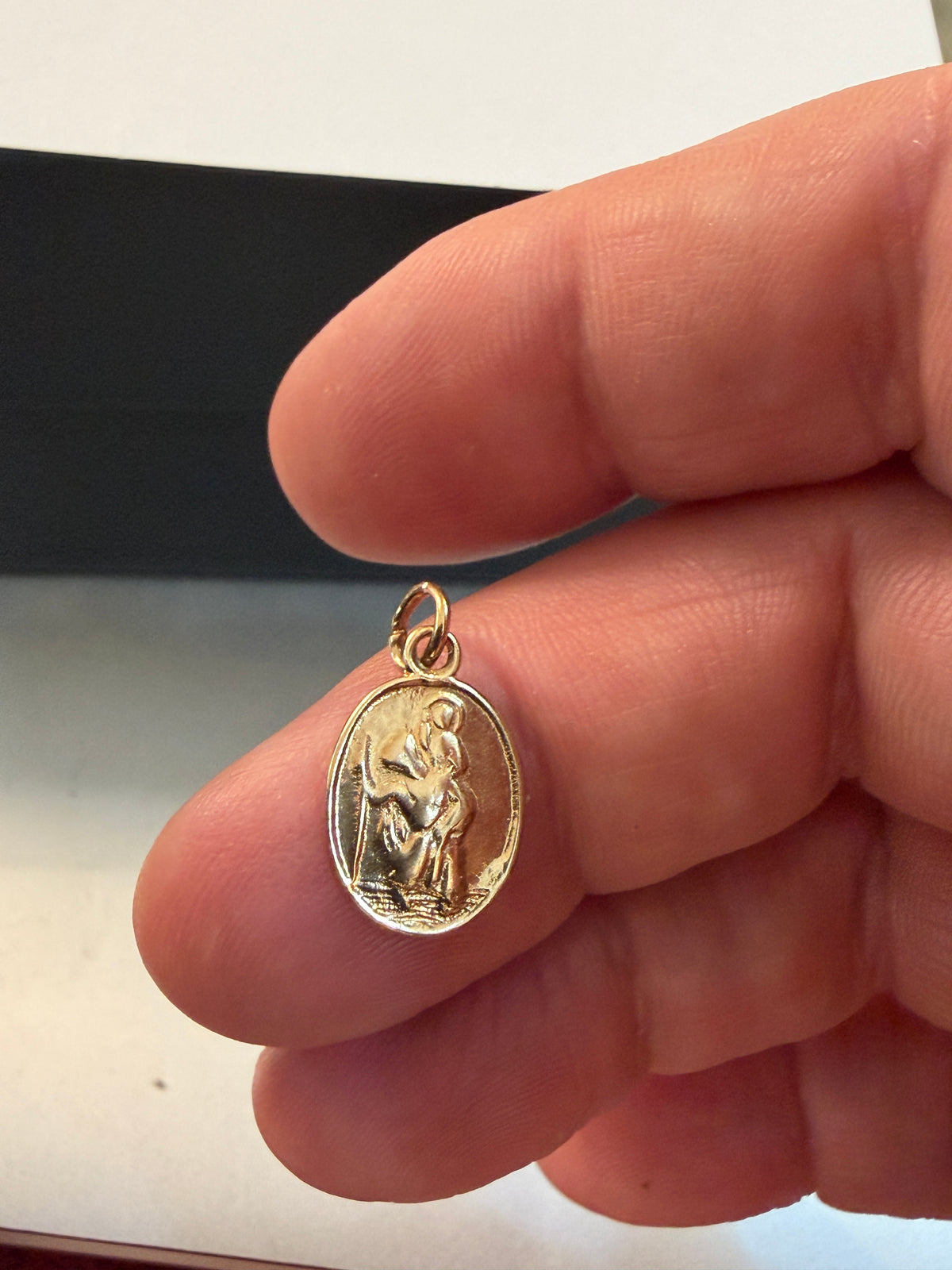 9CT VINTAGE OVAL ST CHRISTOPHER CHARM, VERY SMALL 1.12G CIRCA 1966