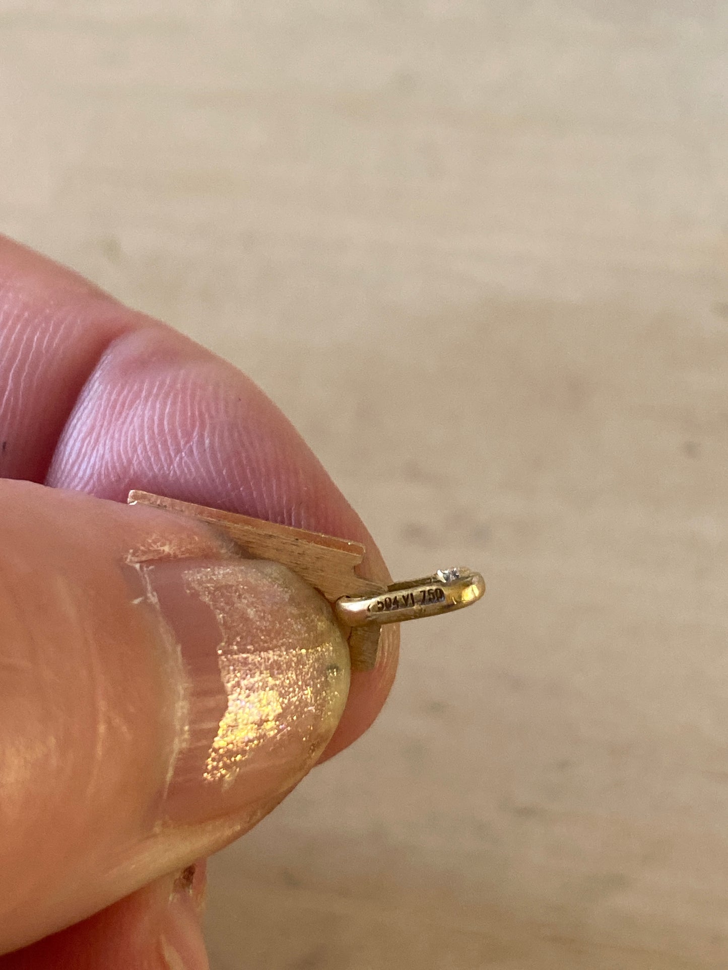 18ct vintage razor blade charm-pendant