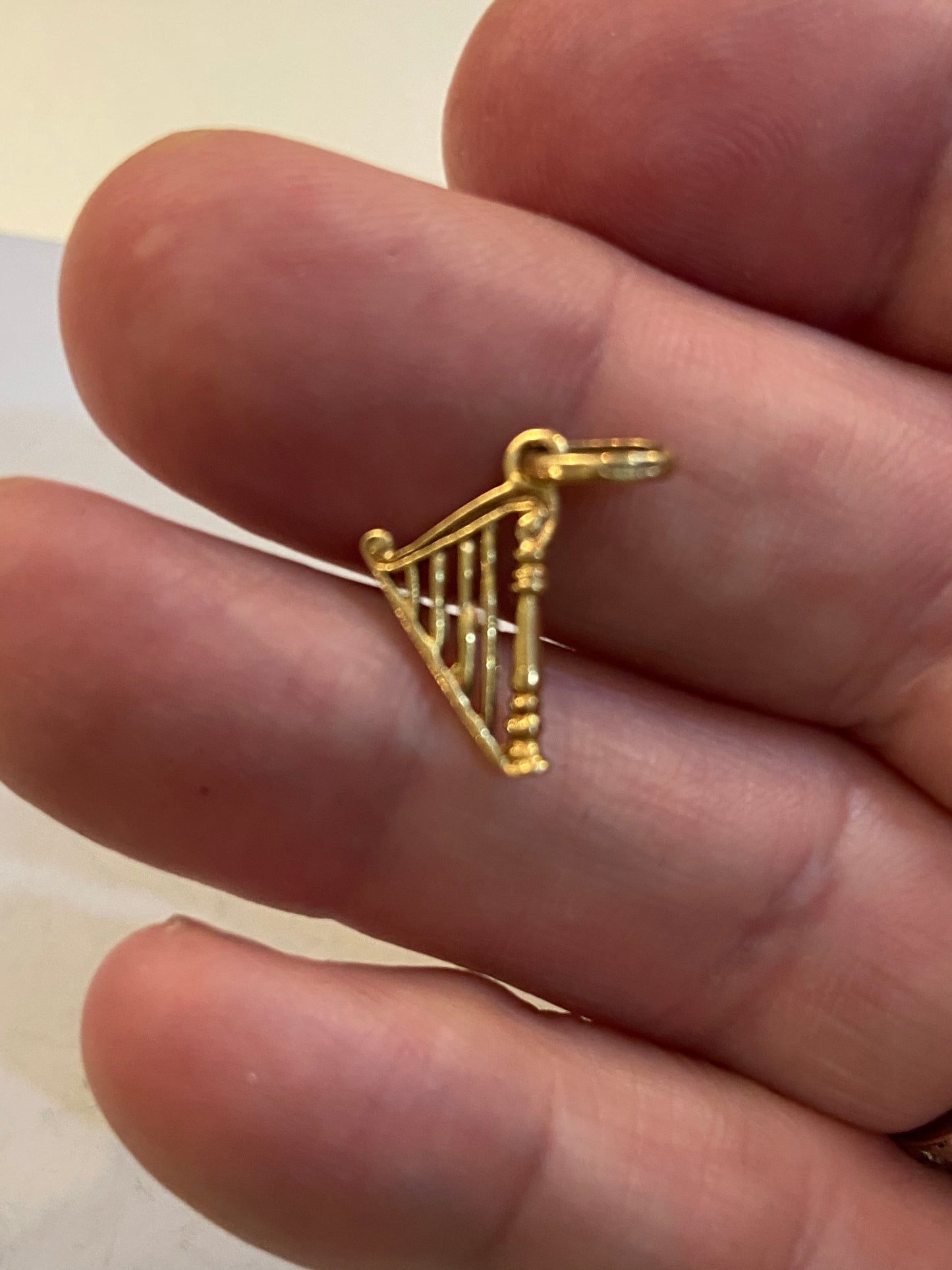 9ct vintage harp charm small