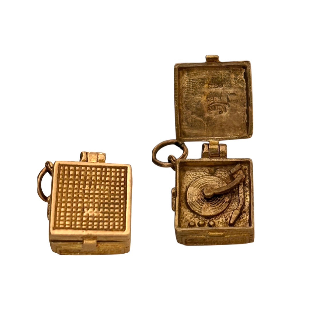 9ct vintage opening turntable charm. by NUVO circa 1960 3.13g