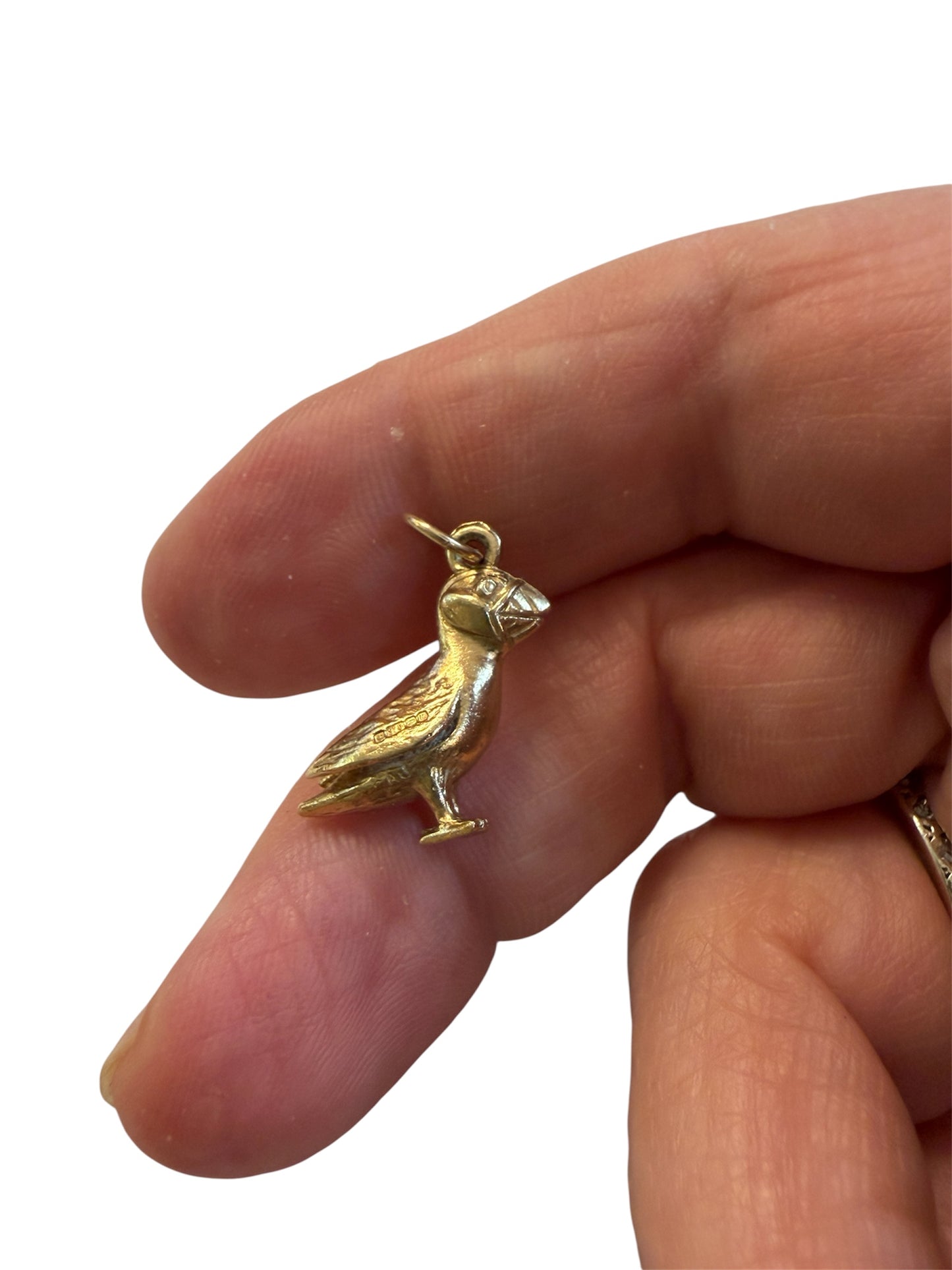 9ct vintage puffin charm, circa 1991 birmingham. 3.7g