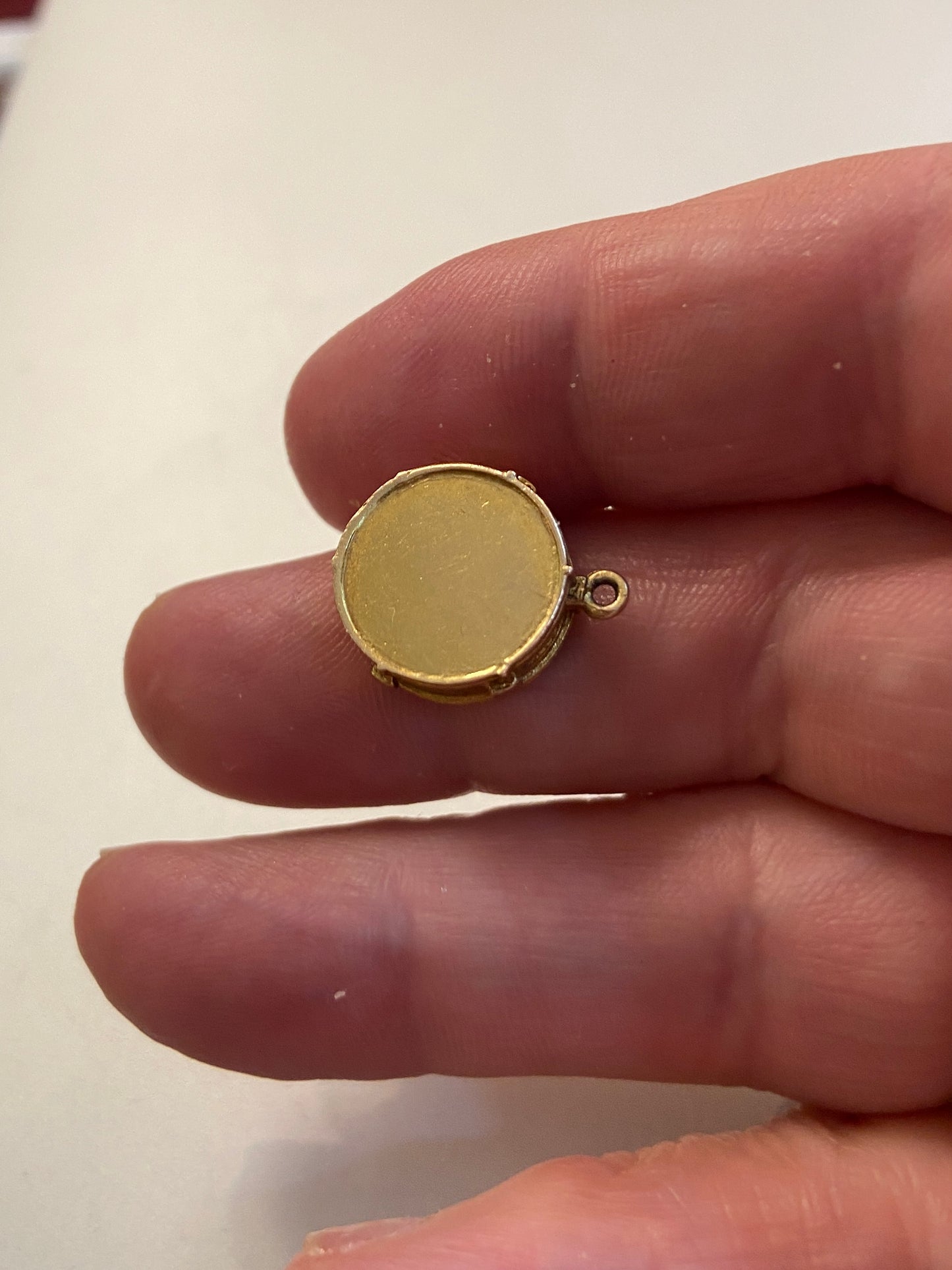 9ct vintage drum charm, circa 1960 3.3 g solid gold