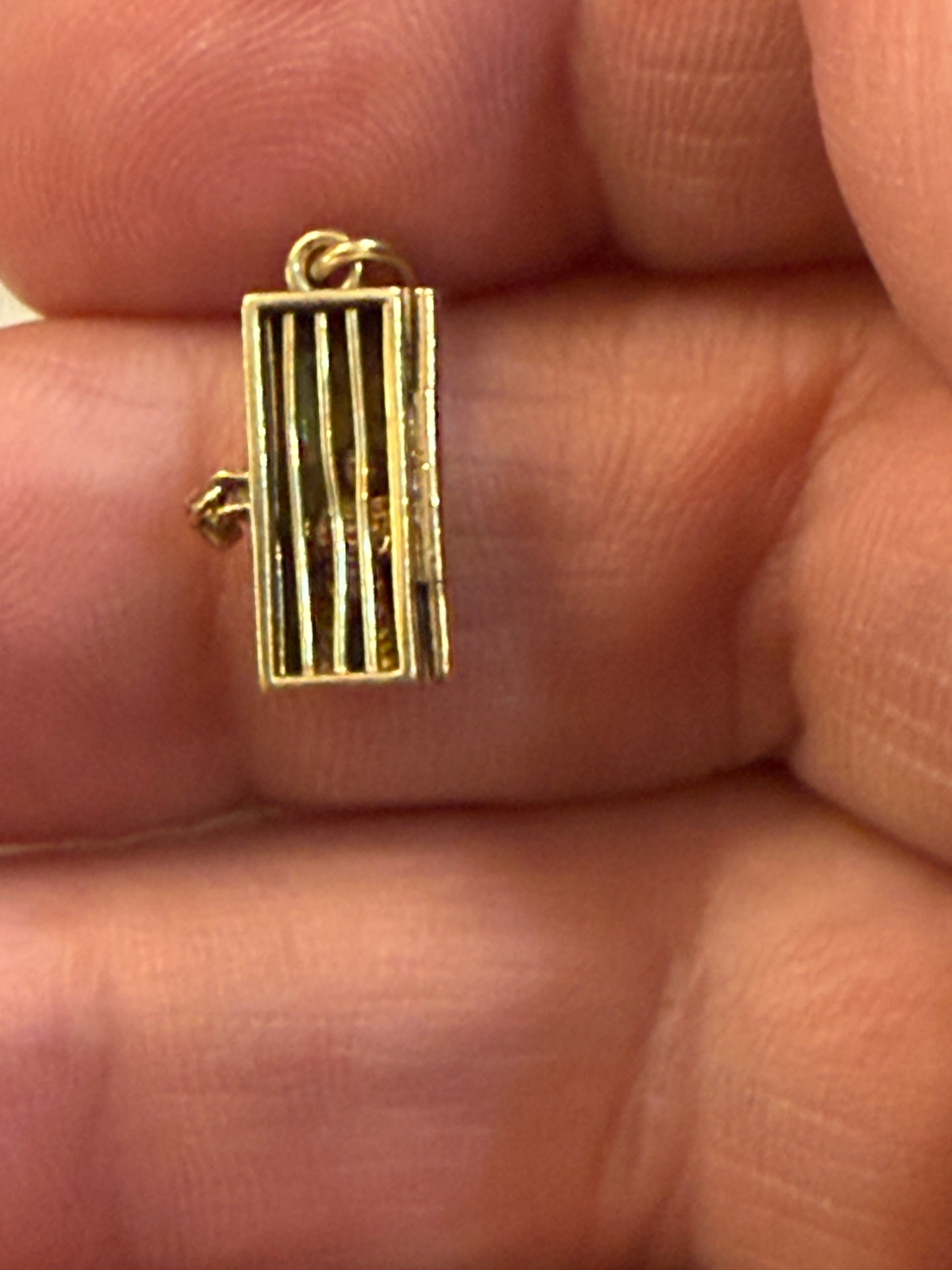 14ct vintage jail cell with convict inside 1.5g rare charm, fun charm
