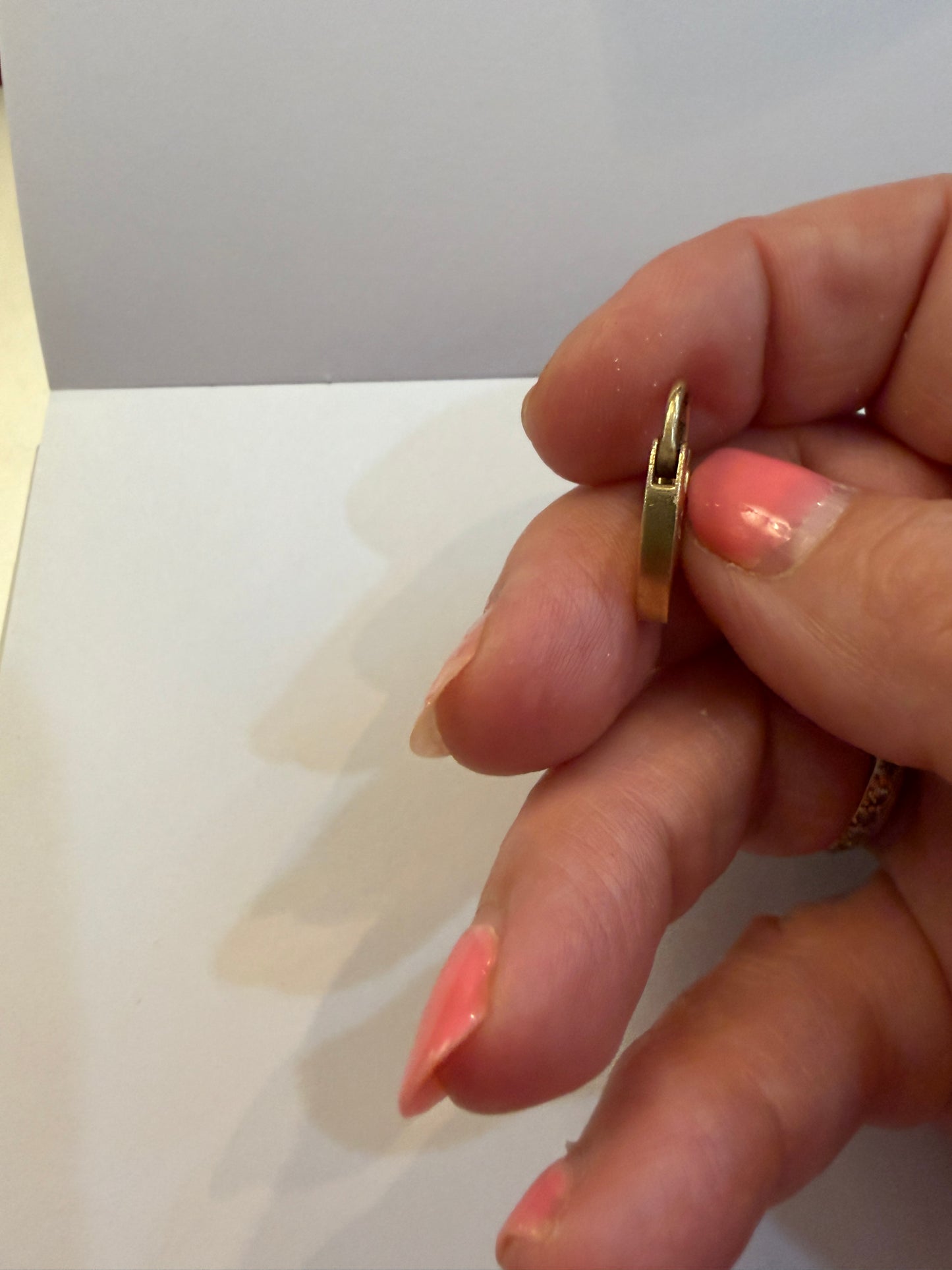 9ct vintage small padlock charm (8)/ pendant circa 1963 1.9g