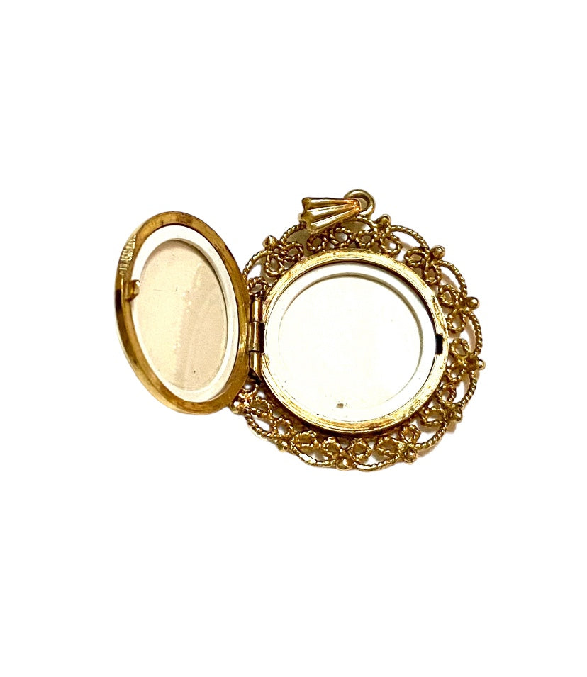 9ct vintage locket, unusual design circa 1977