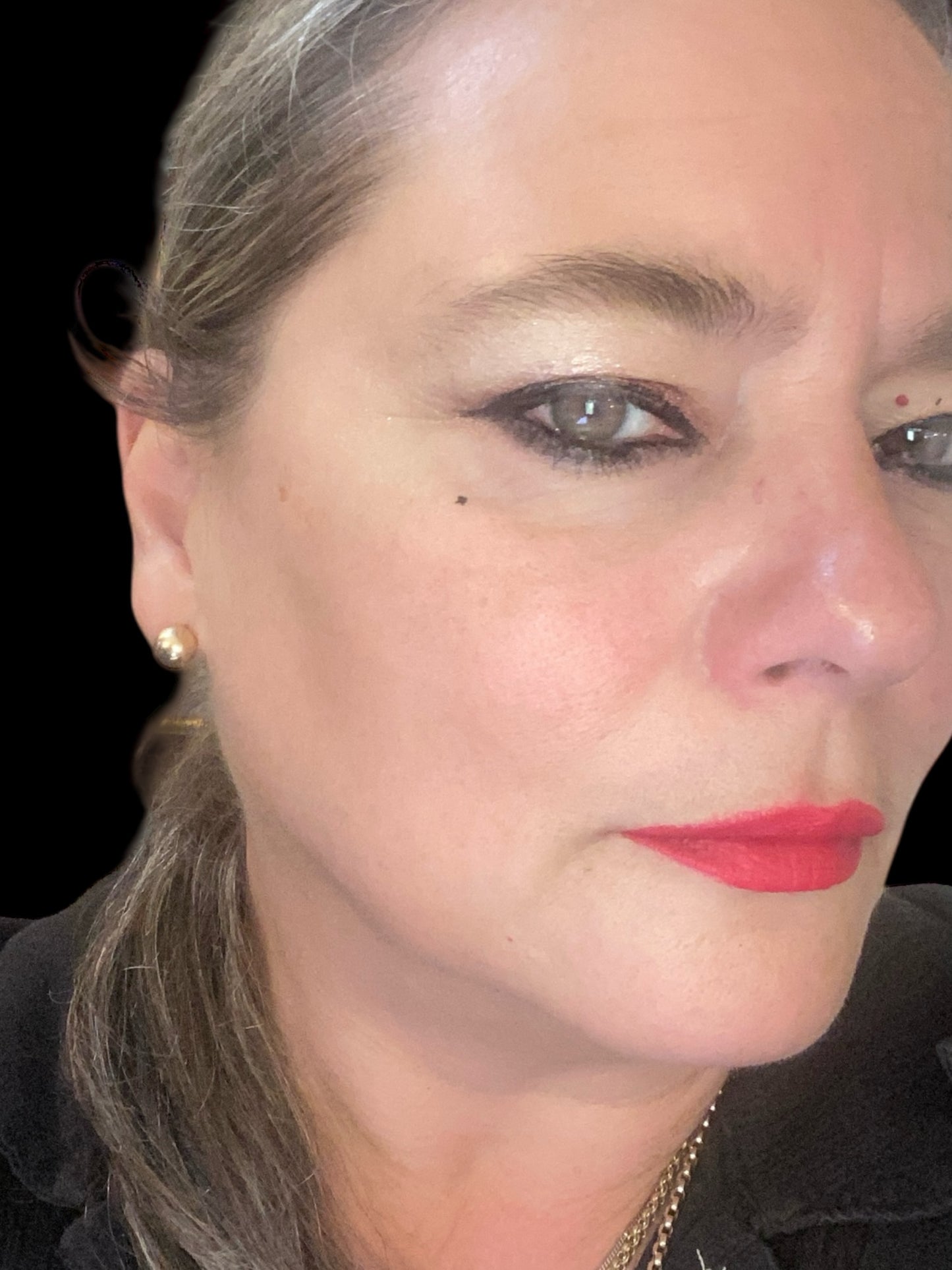 18ct 750 yellow gold stud earrings. 2.6g