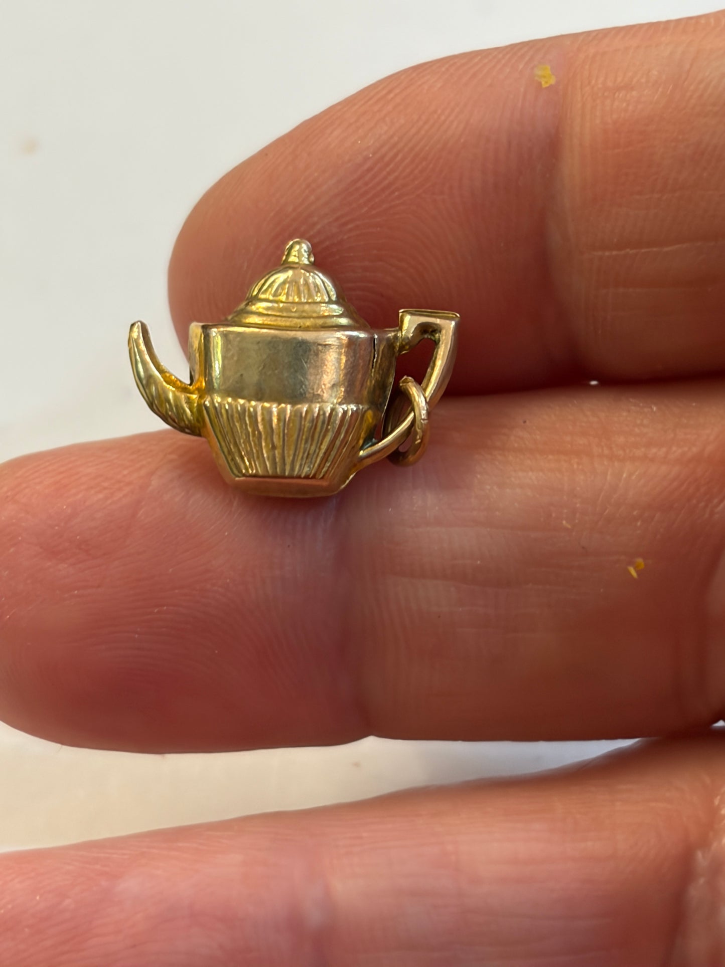 9ct vintage teapot charm. hollo. circa 1969 London