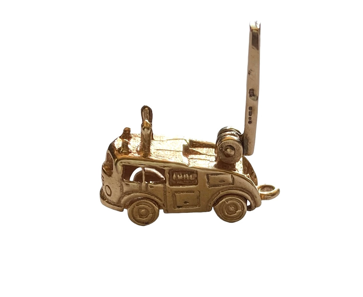 9ct vintage fire engine charm with articulated ladder.