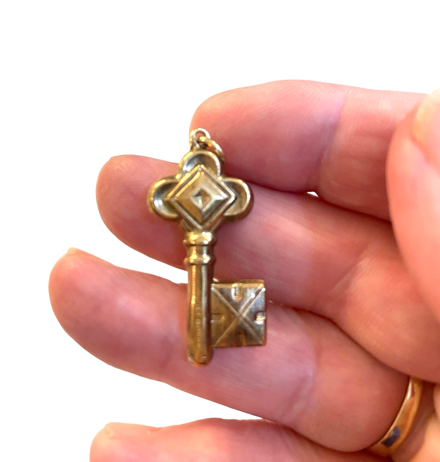 9ct vintage large key charm / pendant