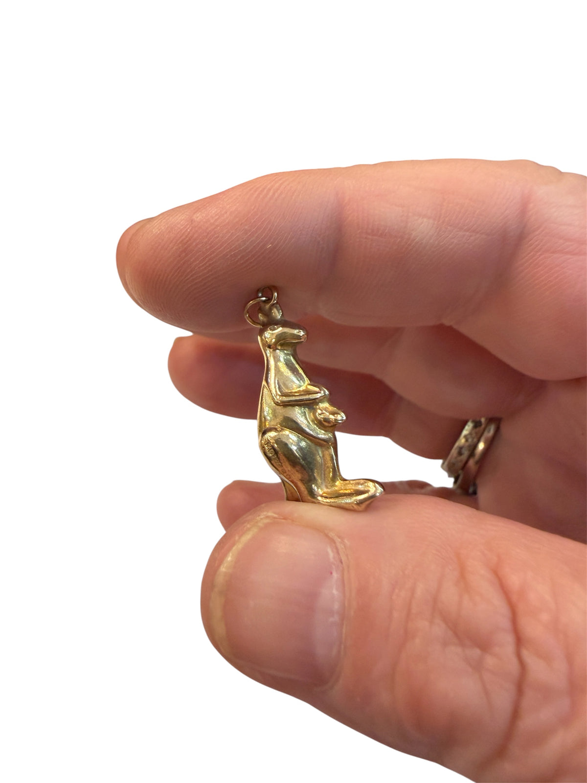 9ct vintage kangaroo charm with baby circa 1968