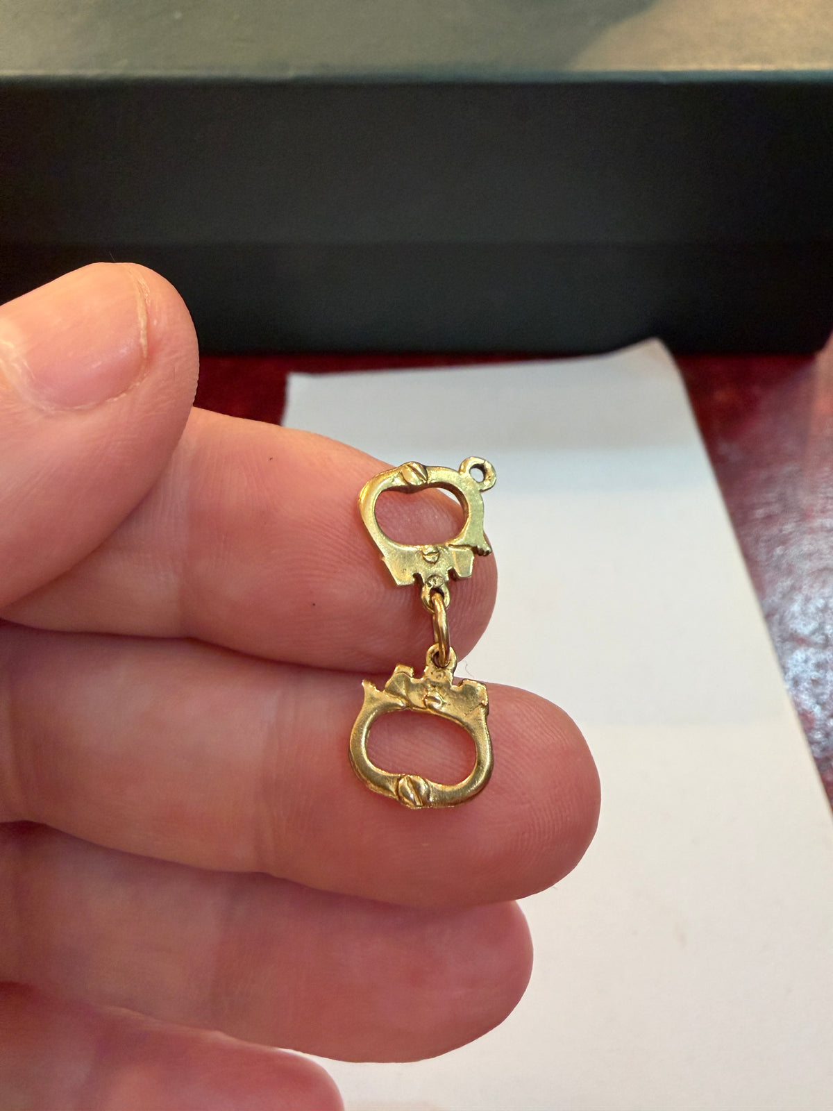 9ct vintage handcuff charm / pendant . 1.2g