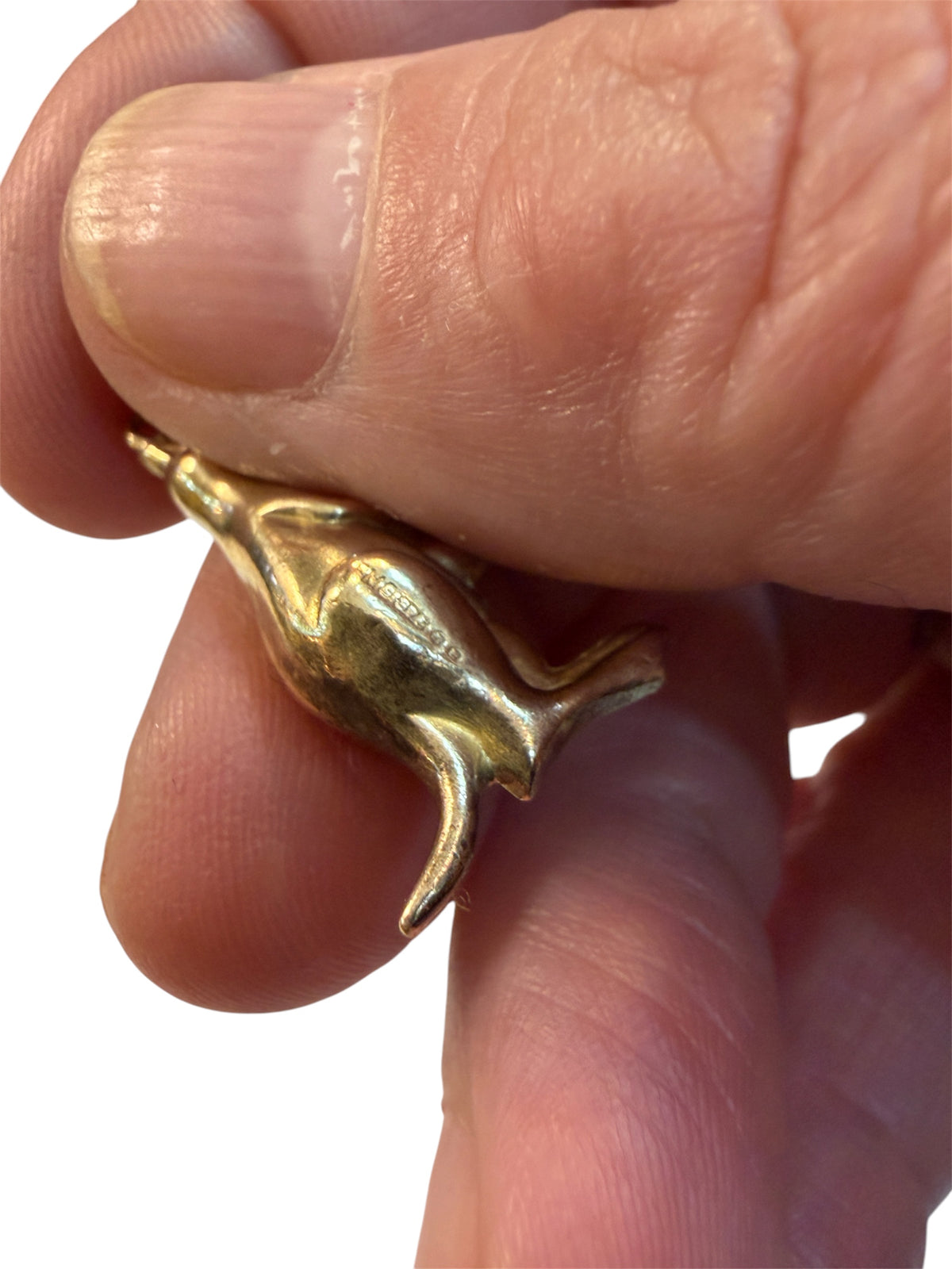 9ct vintage kangaroo charm with baby circa 1968