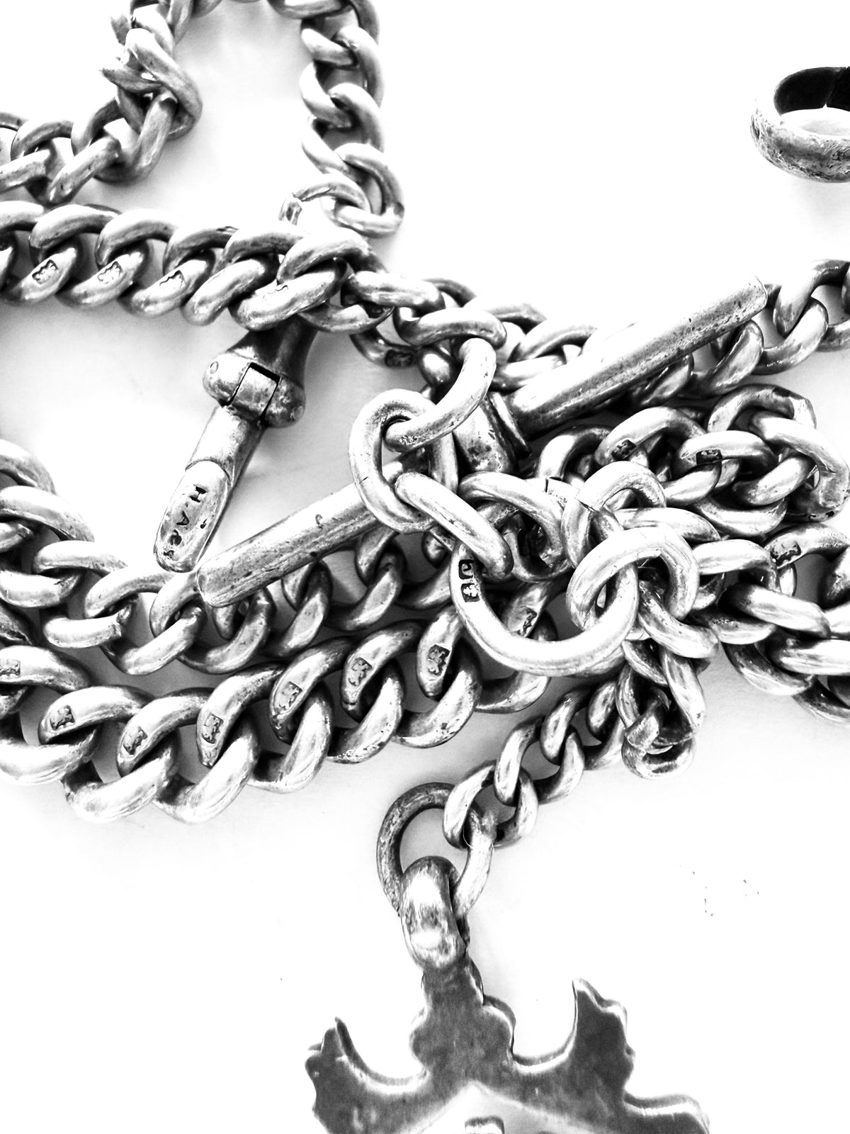 Antique Albert chain circa 1900 19 inches long, 64.3g