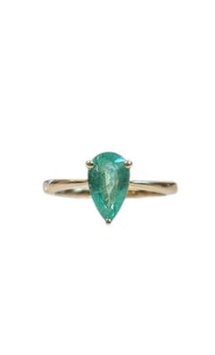 9ct pre owned 1.0ct pear shaped emerald ring size N 1/2