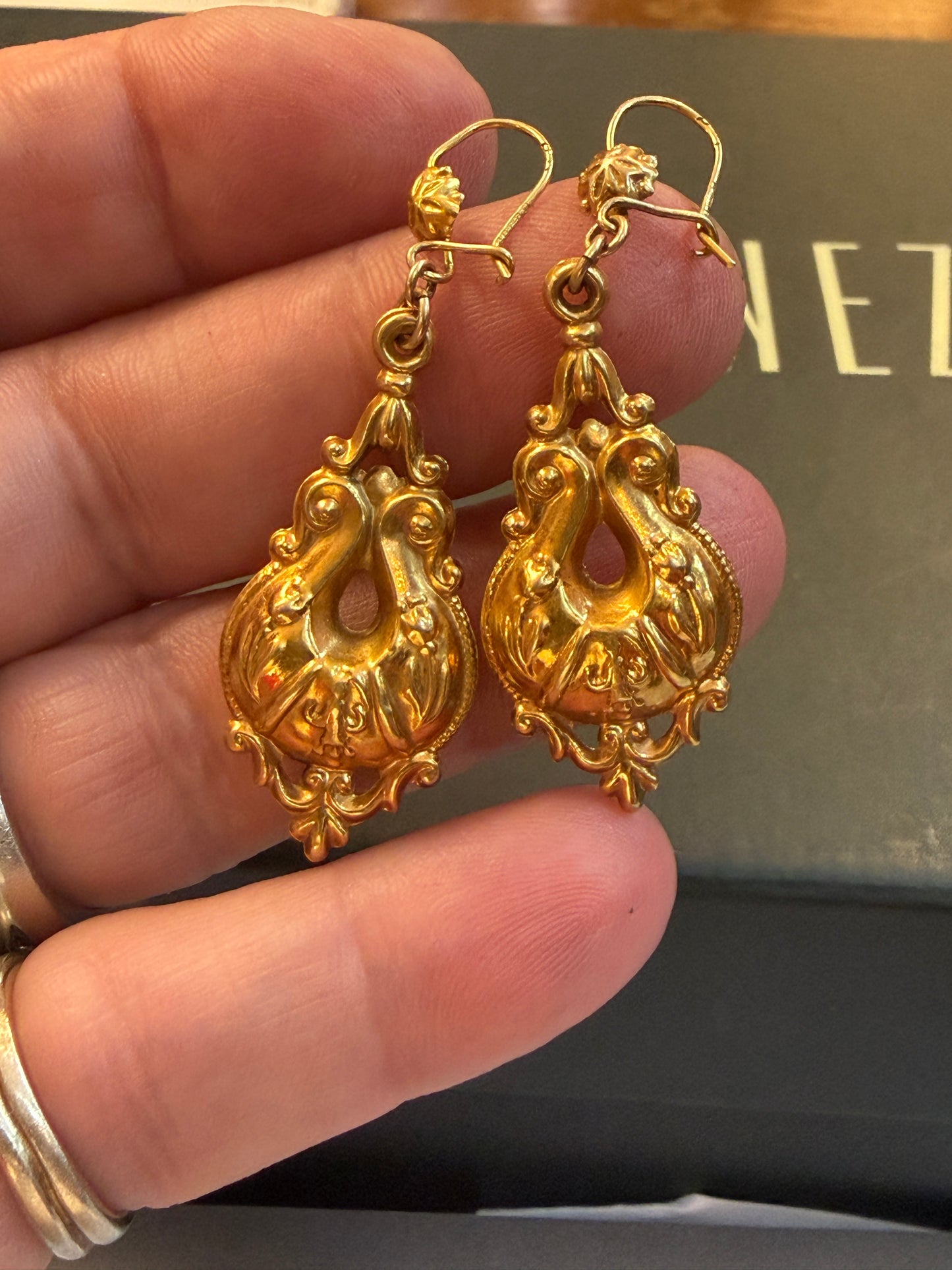 9ct victorian style drop earrings, vintage earrings circa 1978 London 2.33g. Hollow