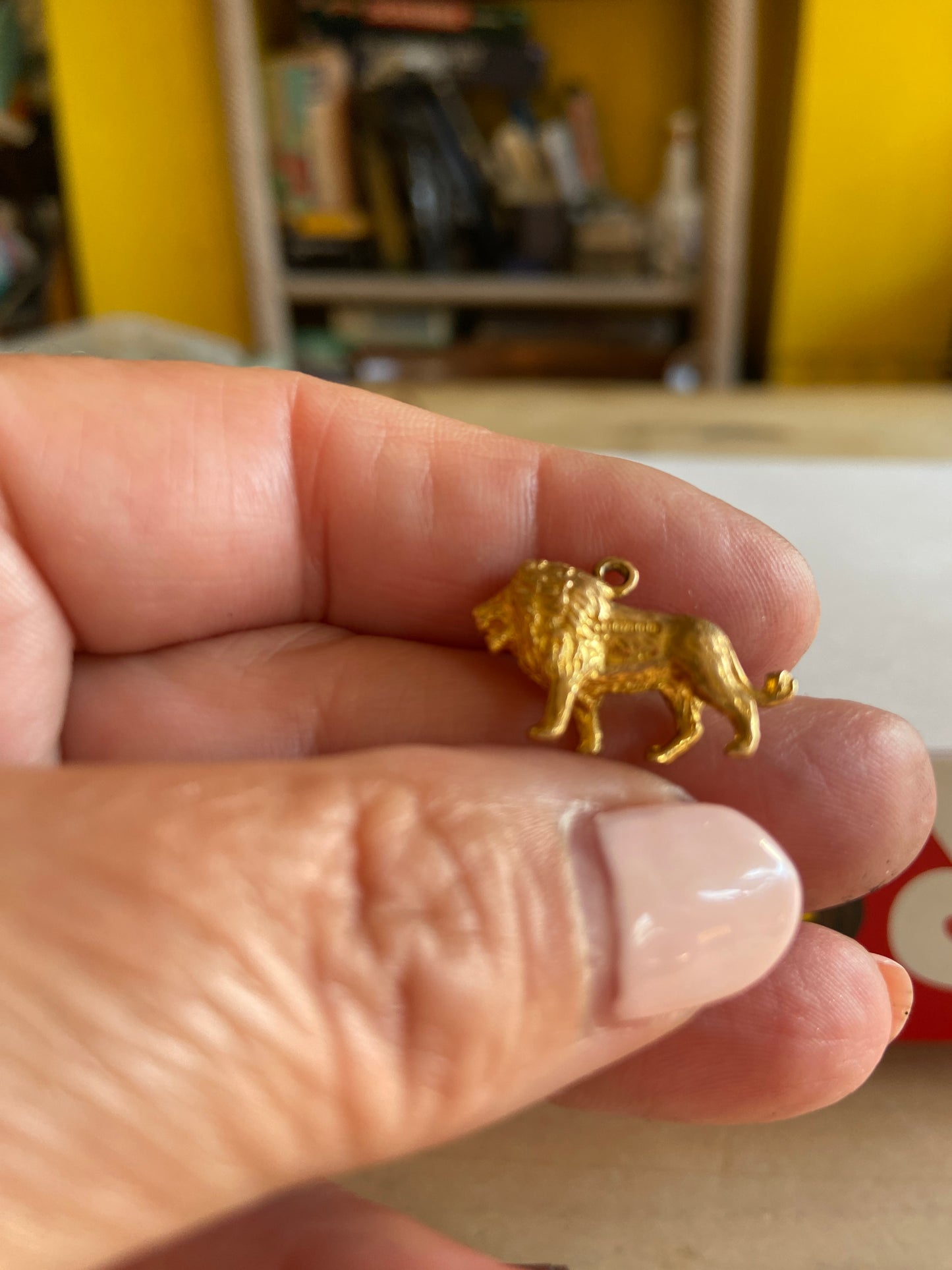 9ct vintage solid gold lion charm circa 1969