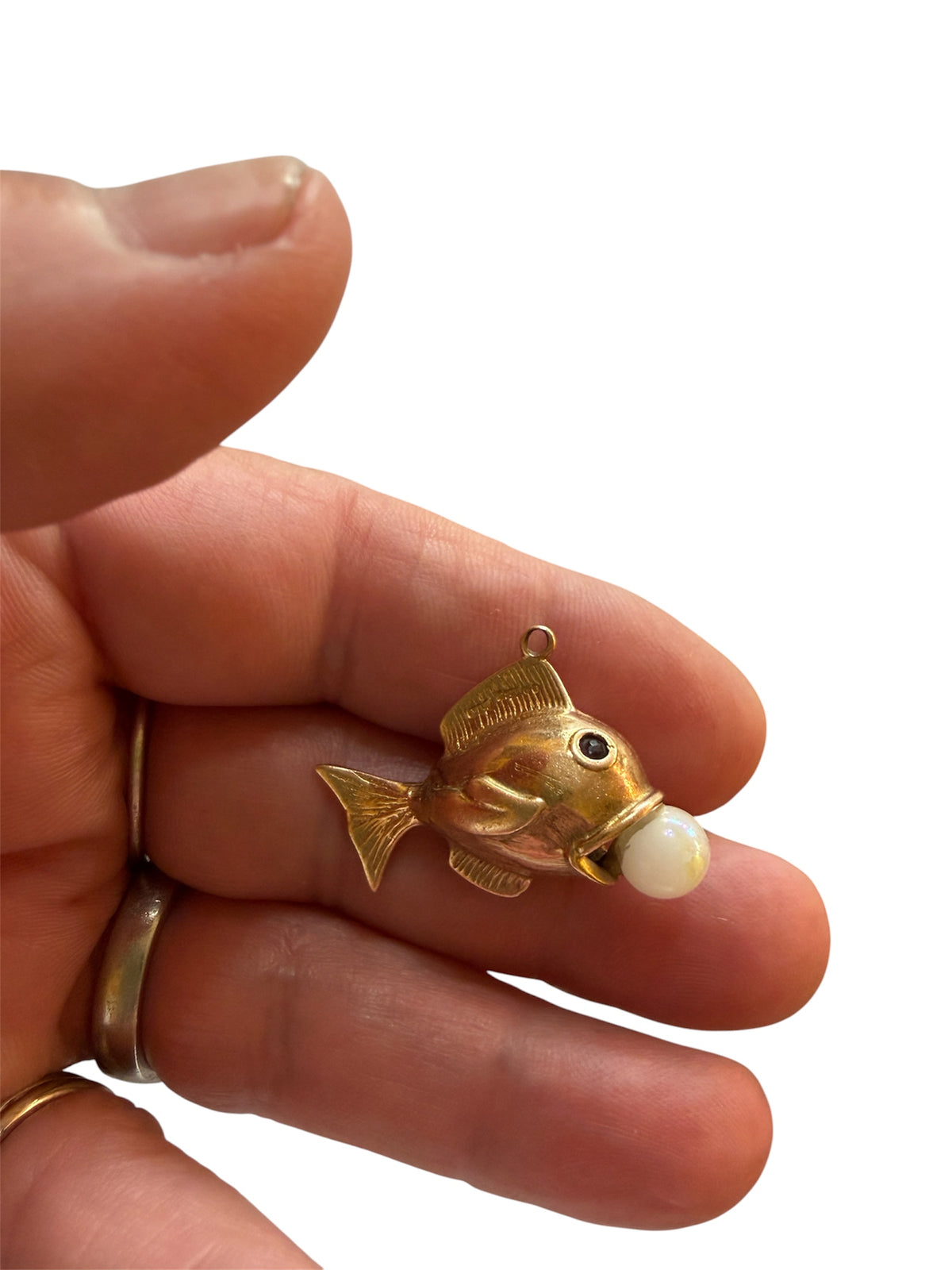 9ct vintage fish charm with imitation pearl in its mouth circa 1966 London 5.75g