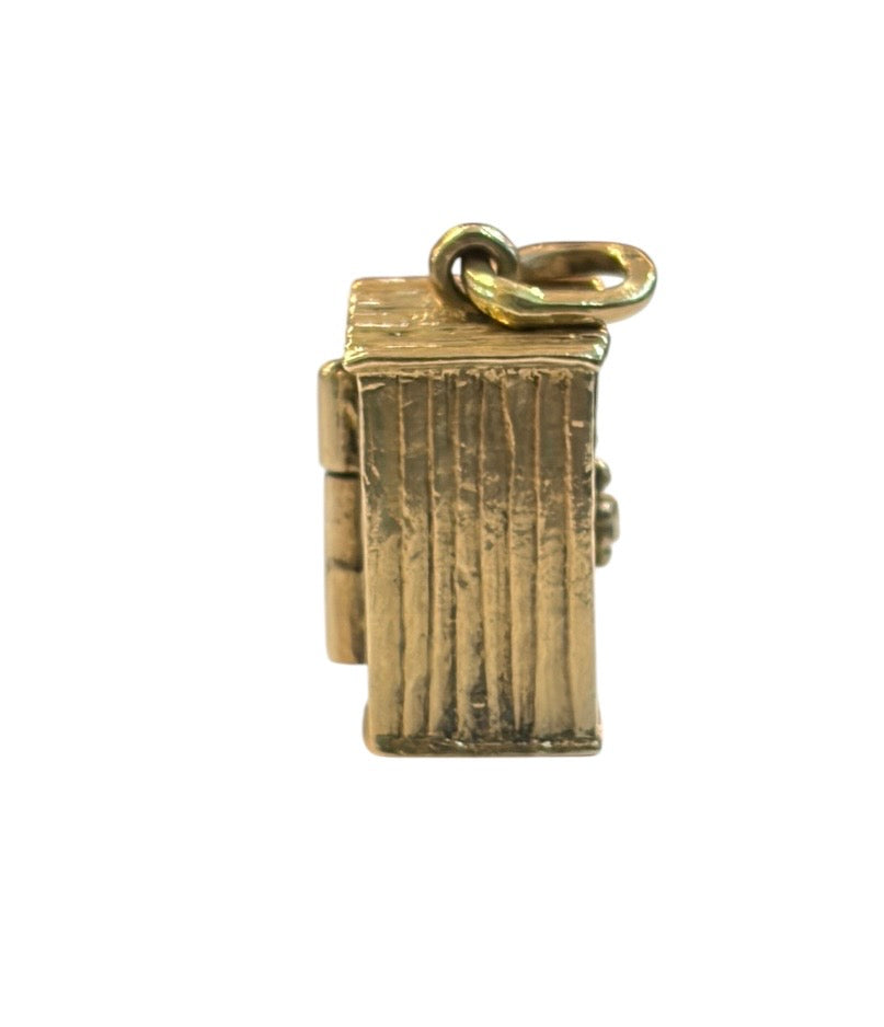 9ct vintage outdoor toilet W.C charm circa 1967 signed chim. 4.17g