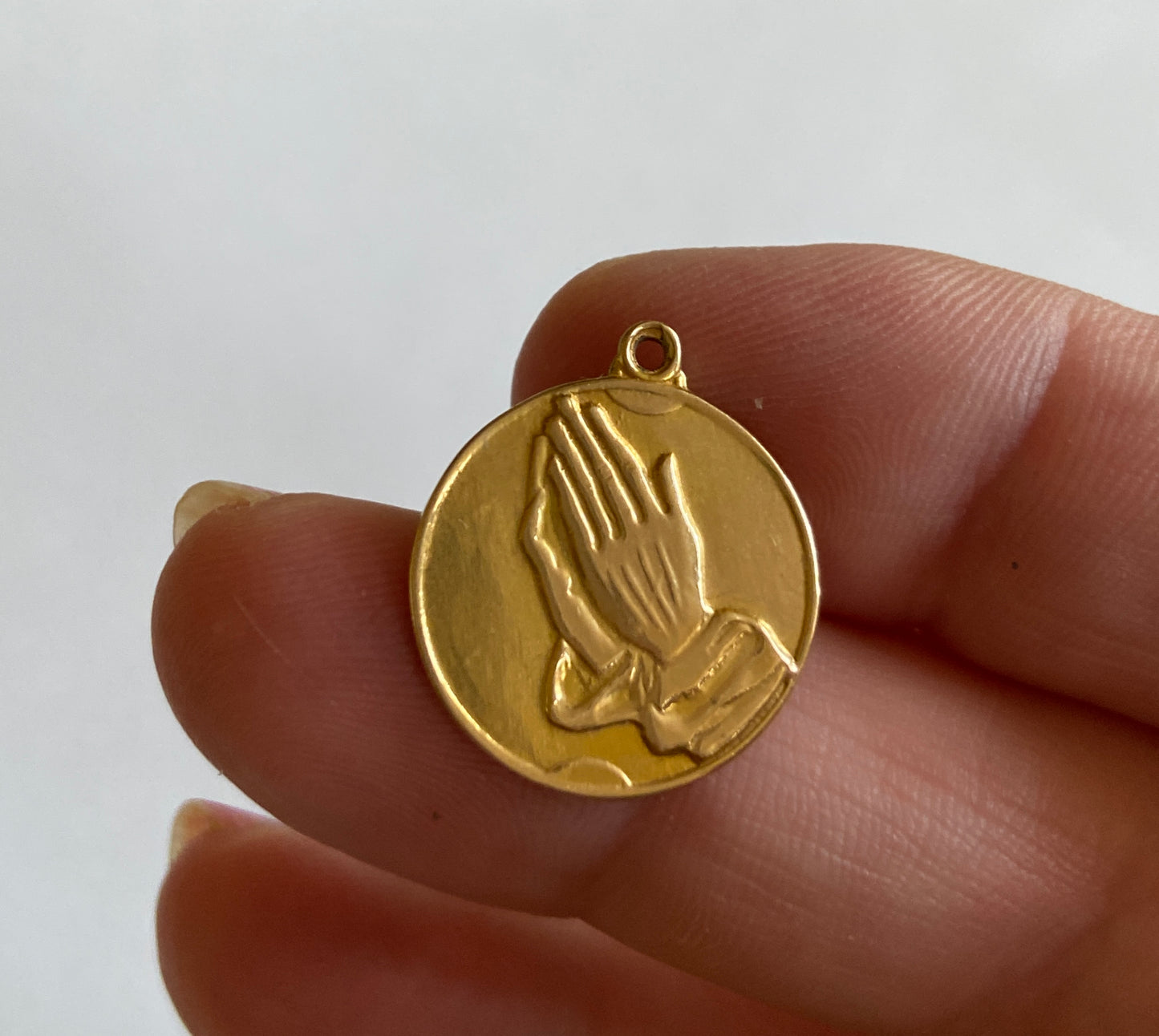 9ct vintage prayer charm with words of encouragement on the reverse