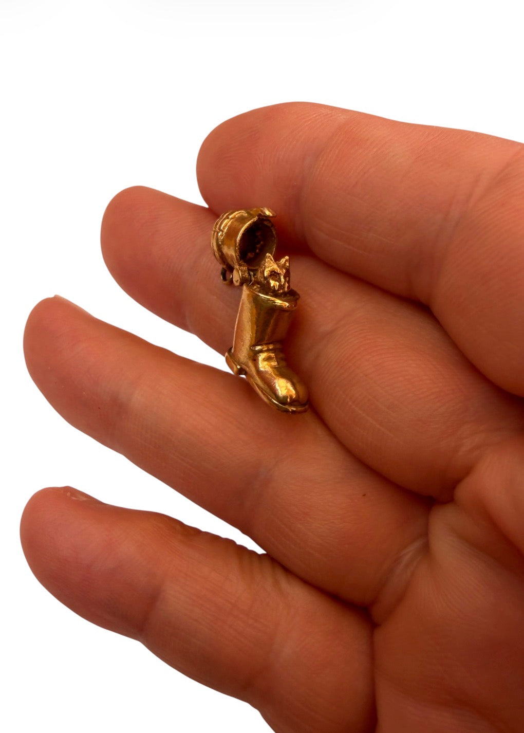 9ct vintage puss in botts charm. opening by ijld 3.98g