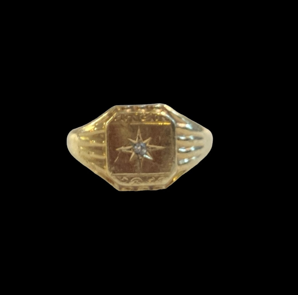 9ct vintage signet ring with a star burst diamond in the centre size R