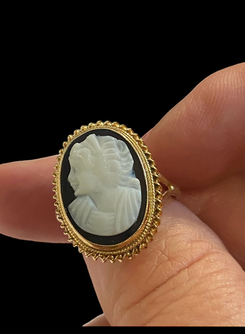 9ct vintage cameo ring size R 1/2 circa 1938