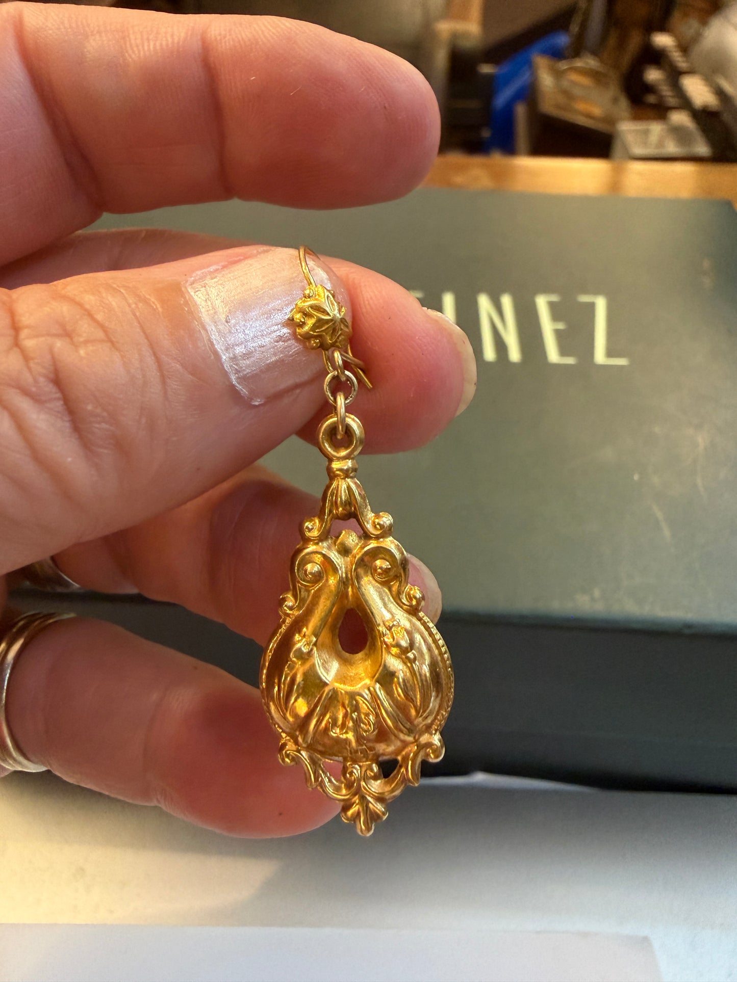 9ct victorian style drop earrings, vintage earrings circa 1978 London 2.33g. Hollow