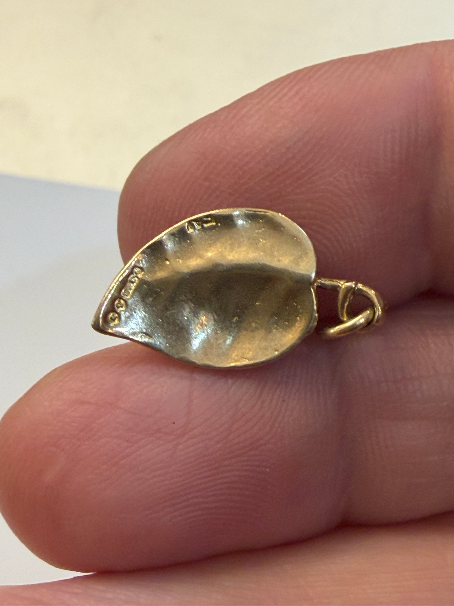 9ct vintage ladybird on leaf charm circa 1957 1.4g