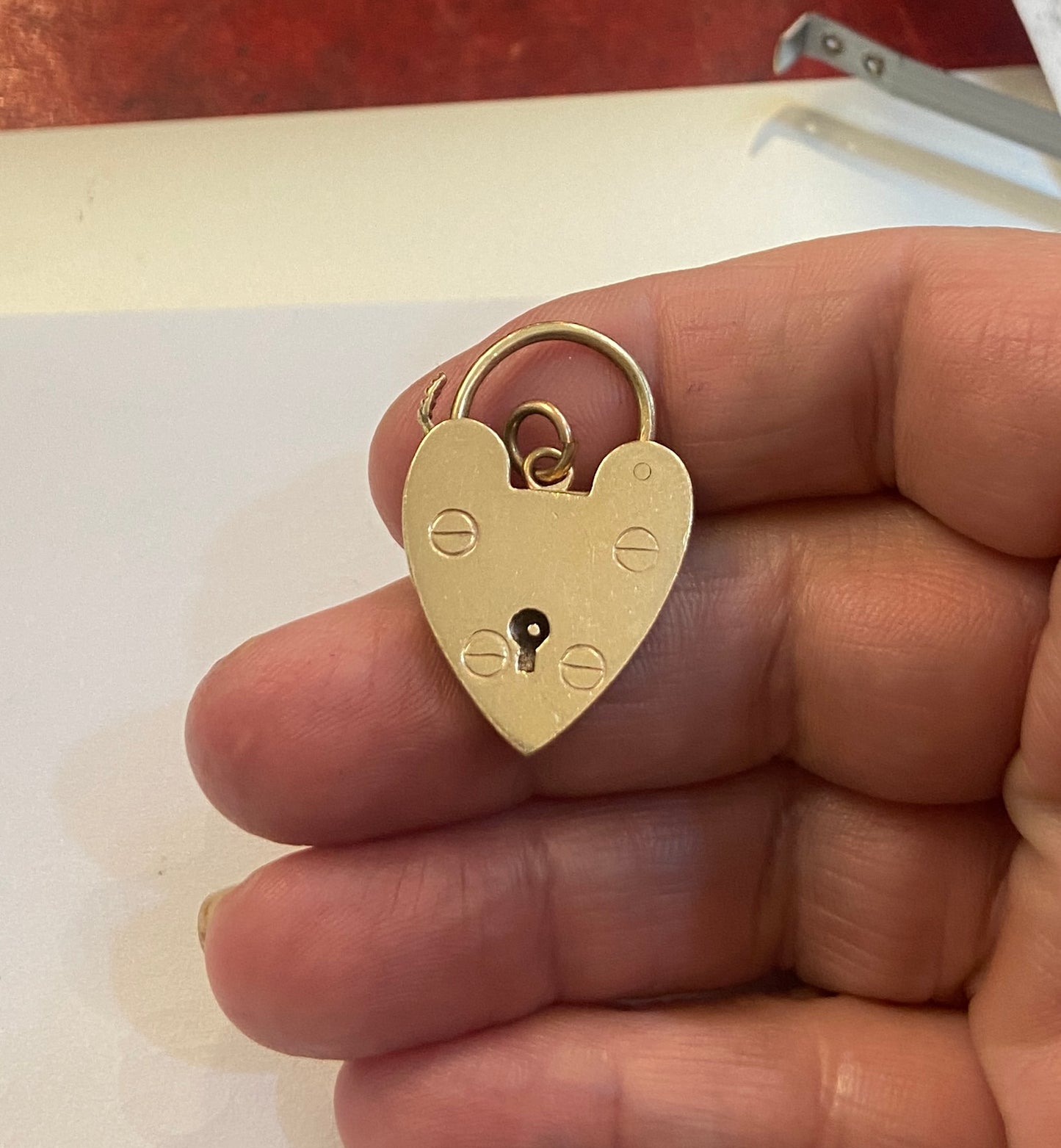 9ct vintage LARGE padlock charm / pendant  4.6g circa 1966