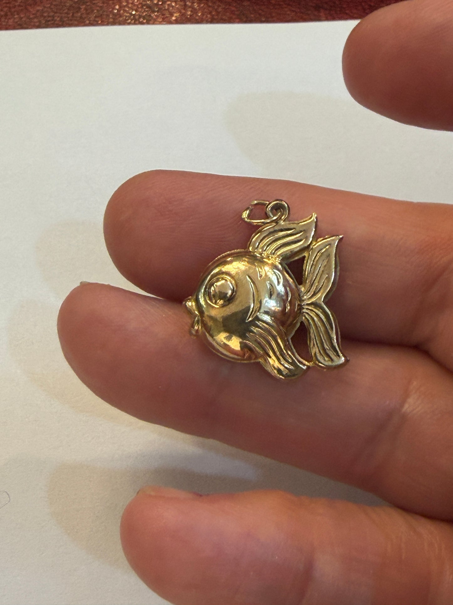 9ct vintage fish charm. hollow 1.2g circa 1987 London