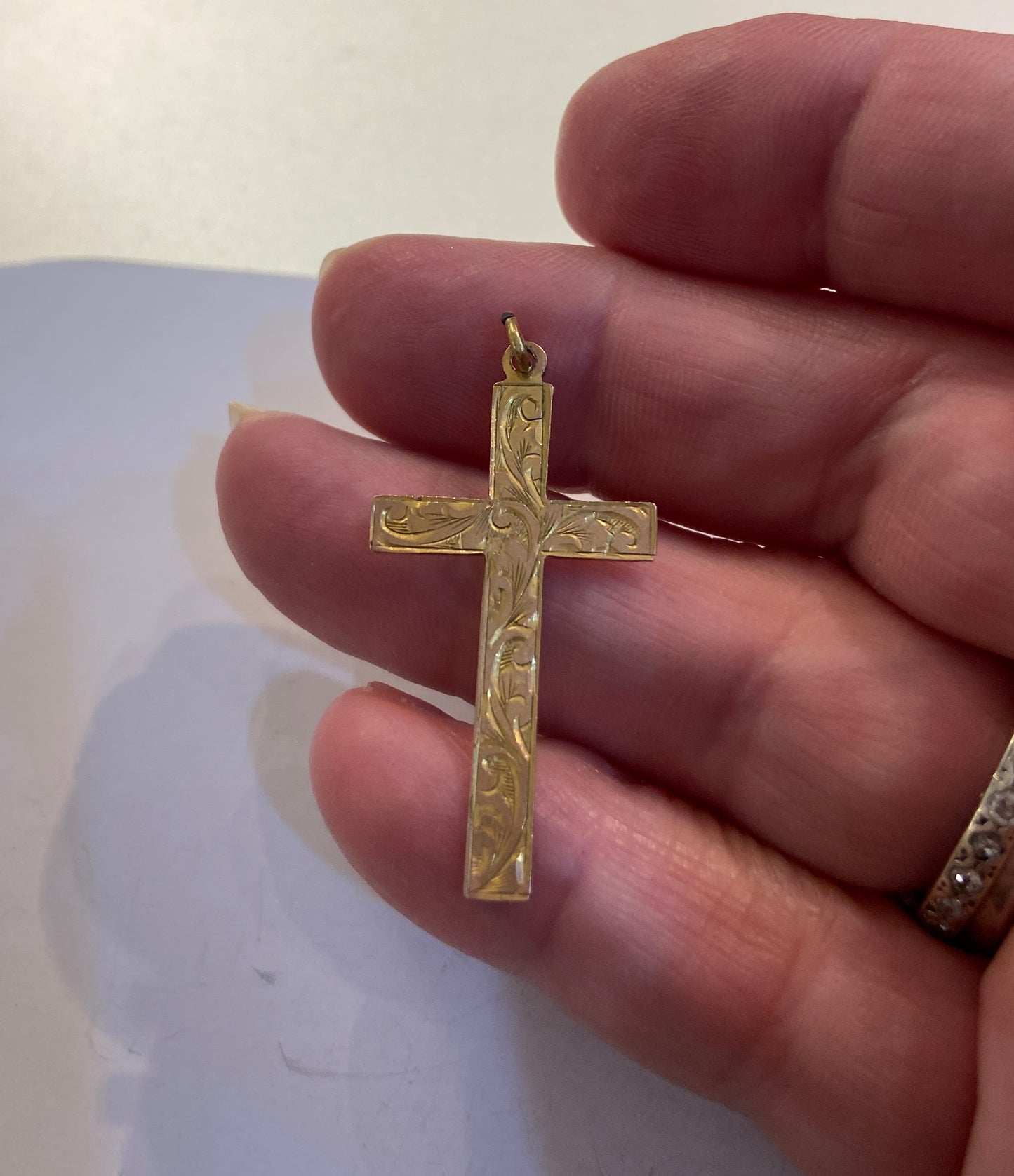 9ct vintage ornate cross , yellow gold 1.2g