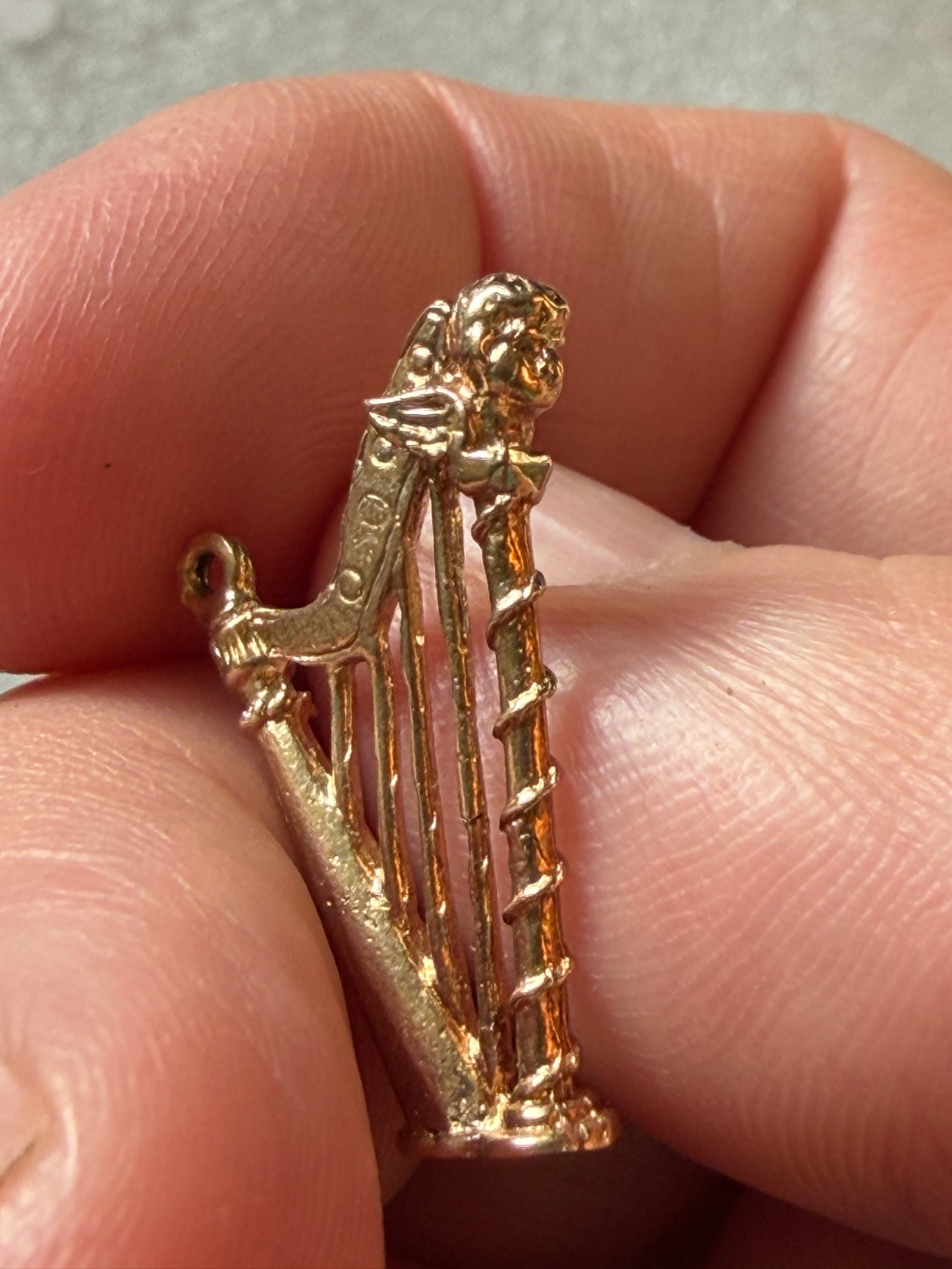 9ct vintage harp charm / pendant circa 1973 2.03g